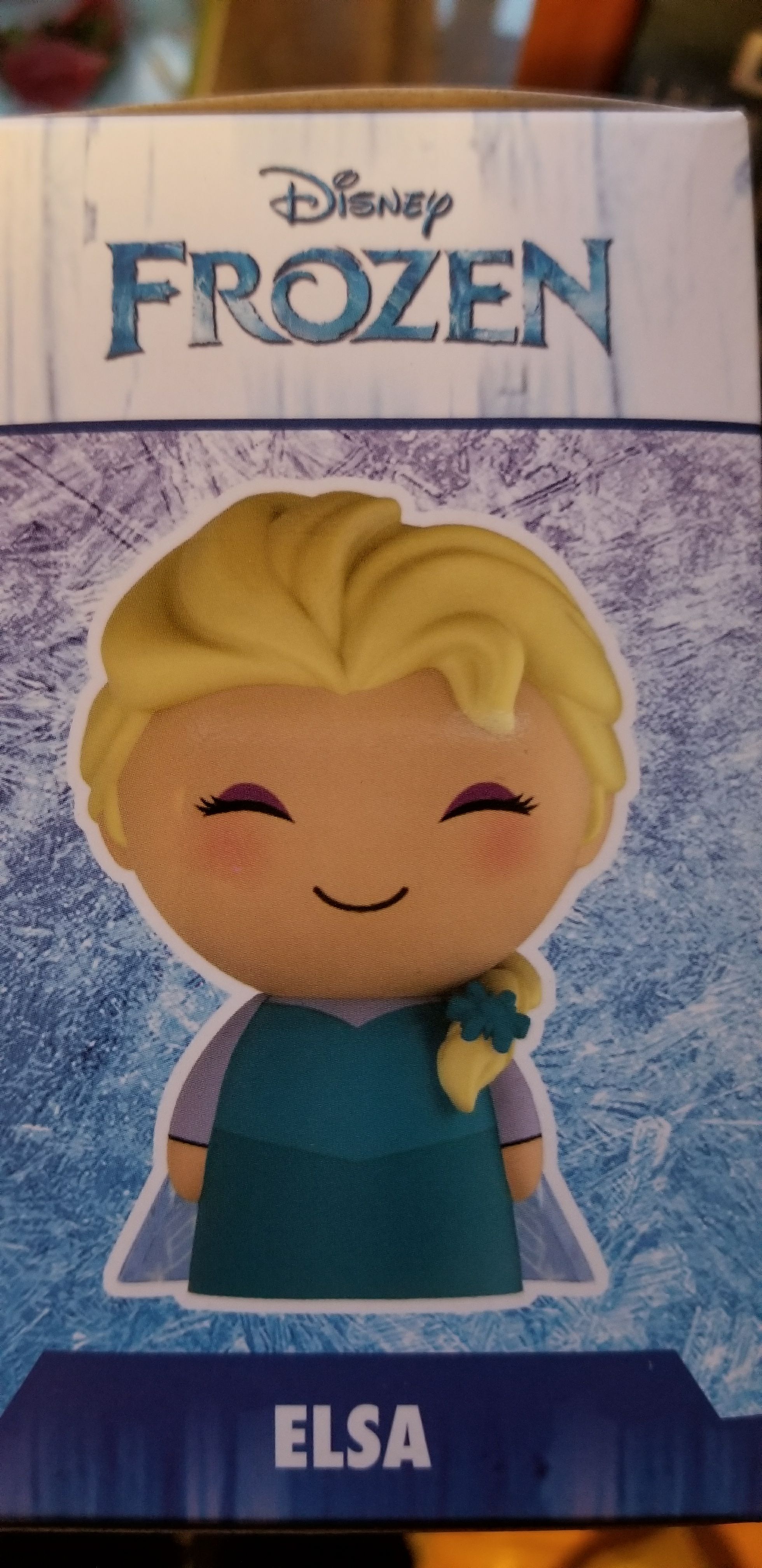 Elsa - Frozen vinyl figure collectible [Barcode 889698205535] - Main Image 2