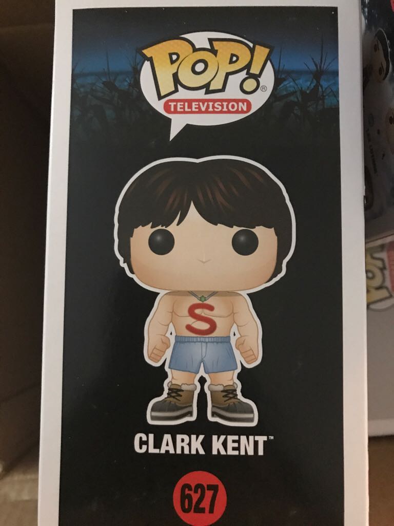 Smallville:  627 Clark Kent - Smallville vinyl figure collectible [Barcode 889698301923] - Main Image 2