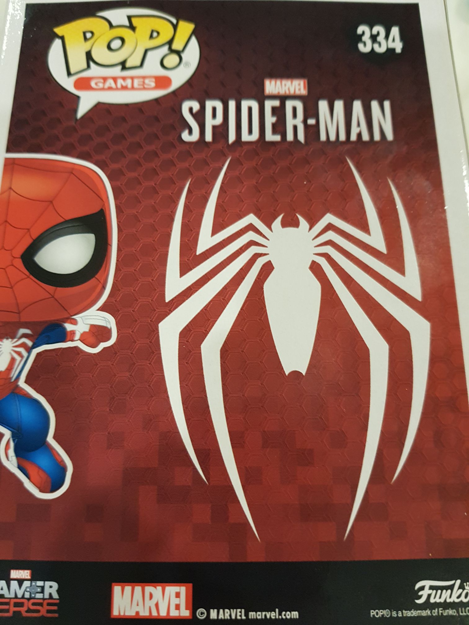 Spider-Man Pop! 334 - Spider-Man vinyl figure collectible [Barcode 889698293181] - Main Image 2