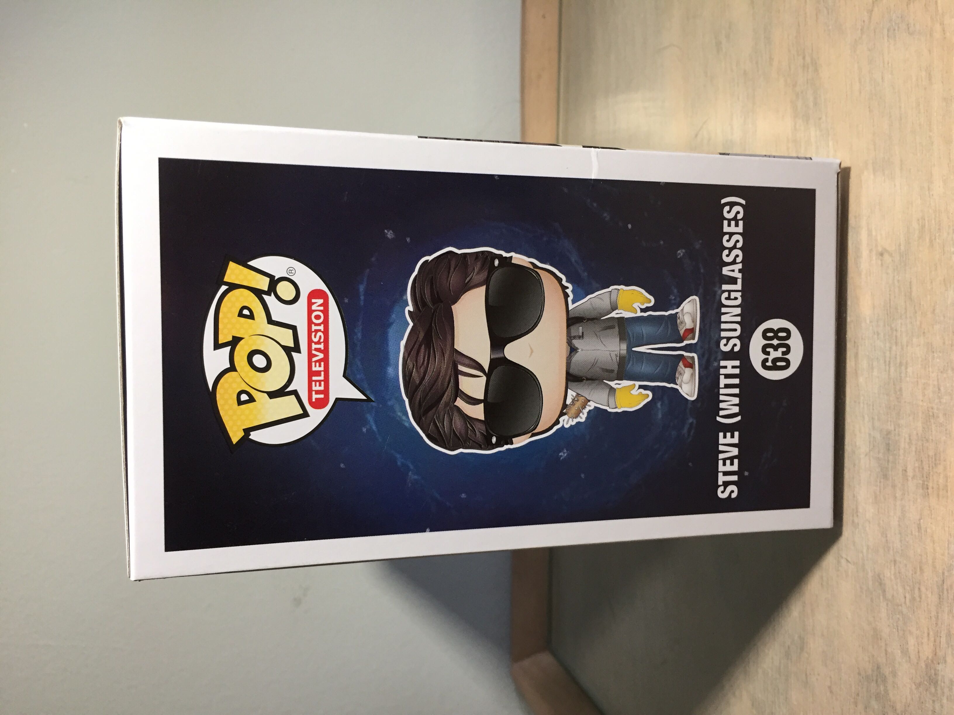 Stranger Things: Steve (with Sunglasses) - Stranger Things vinyl figure collectible [Barcode 889698308779] - Main Image 3