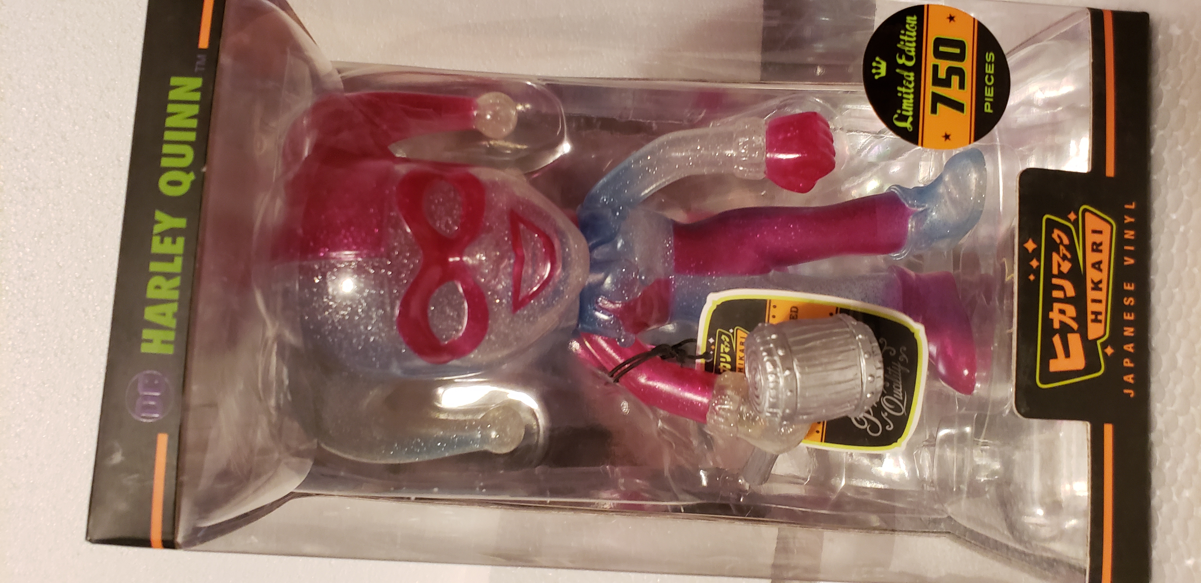 Harley Quinn Hikara  vinyl figure collectible [Barcode 889698125376] - Main Image 2