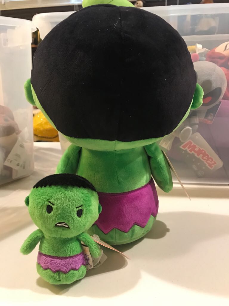 Hallmark Itty Bittys - Giant Hulk  vinyl figure collectible [Barcode 763795218578] - Main Image 2