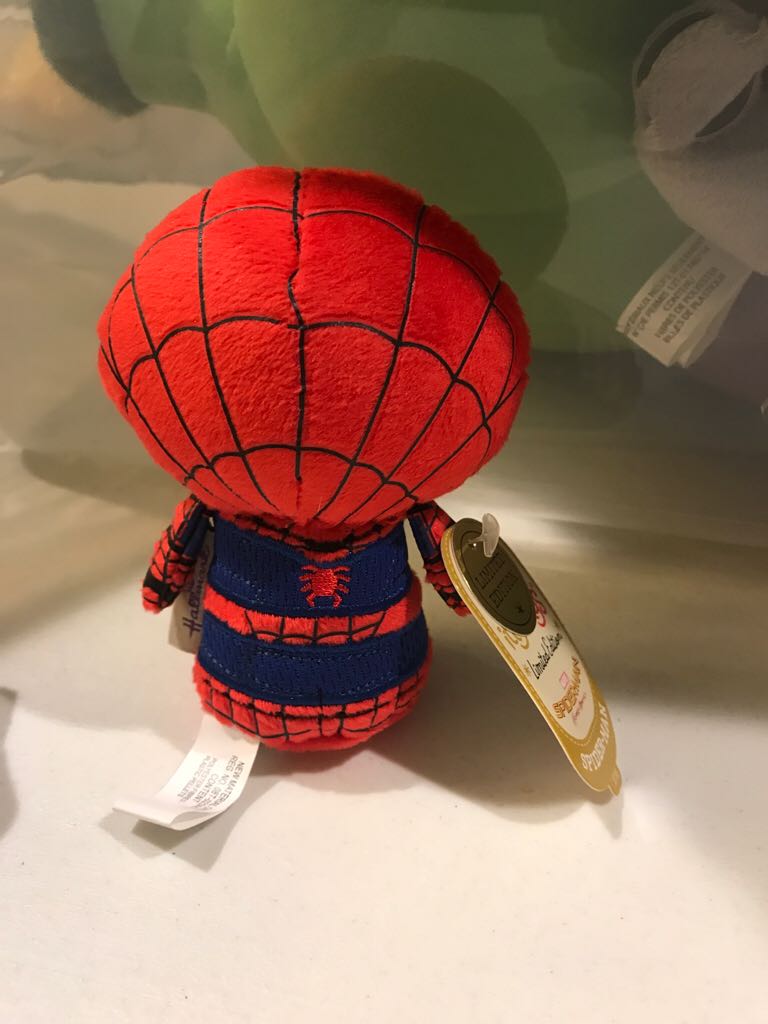 Hallmark Itty Bittys - Limited Edition Spider-Man  vinyl figure collectible - Main Image 2