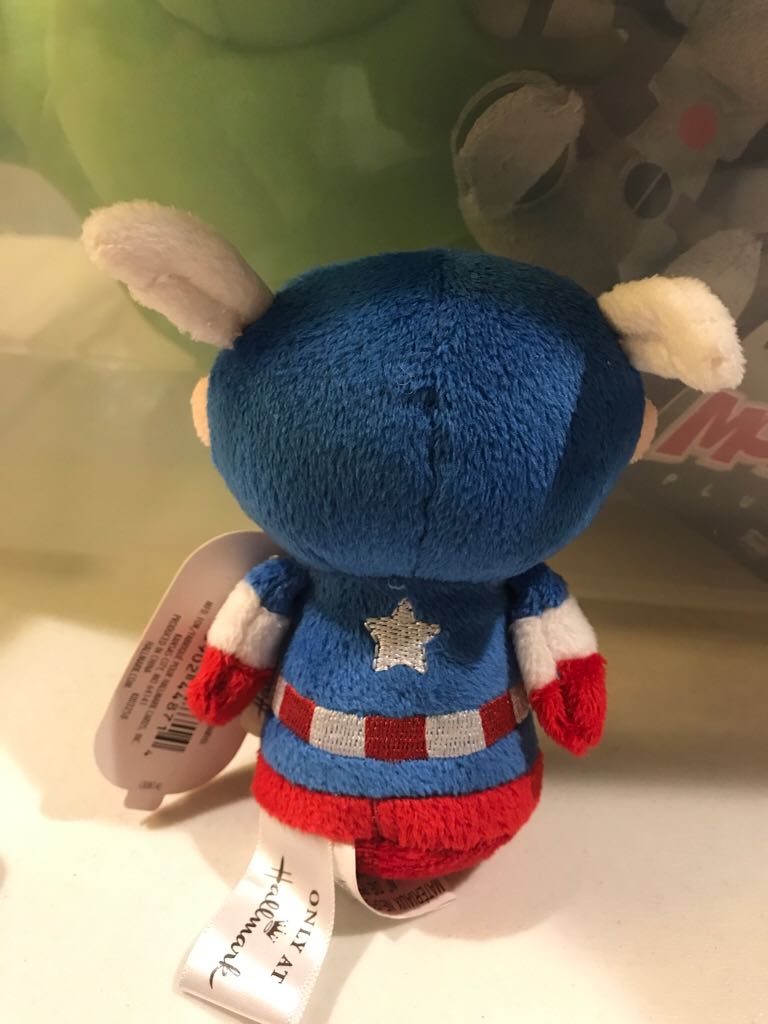 Hallmark Itty Bittys - Captain America  vinyl figure collectible - Main Image 2