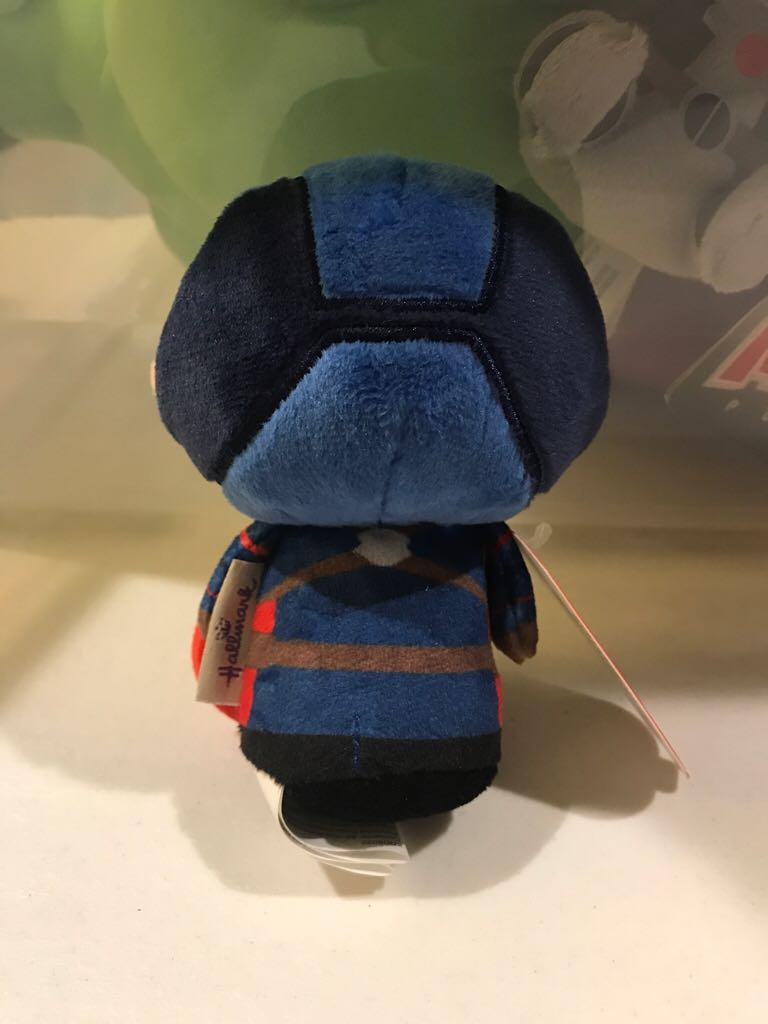 Hallmark Itty Bittys - Captain America  vinyl figure collectible - Main Image 2