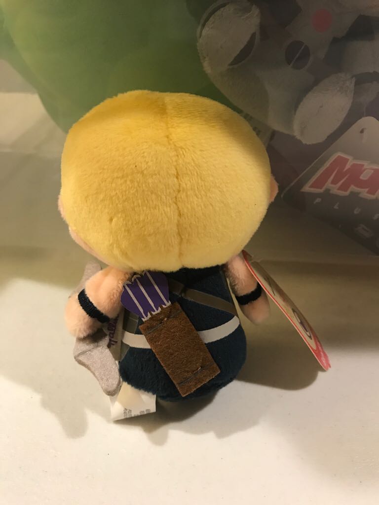 Hallmark Itty Bittys - Hawkeye  vinyl figure collectible - Main Image 2