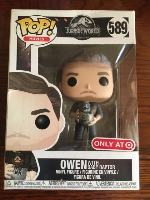 Owen with Baby Raptor - Jurassic World vinyl figure collectible [Barcode 889698309905] - Main Image 4