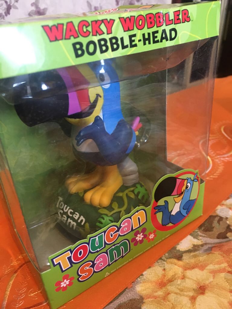 Toucan Sam  - Kellogg’s vinyl figure collectible [Barcode 830395081991] - Main Image 2