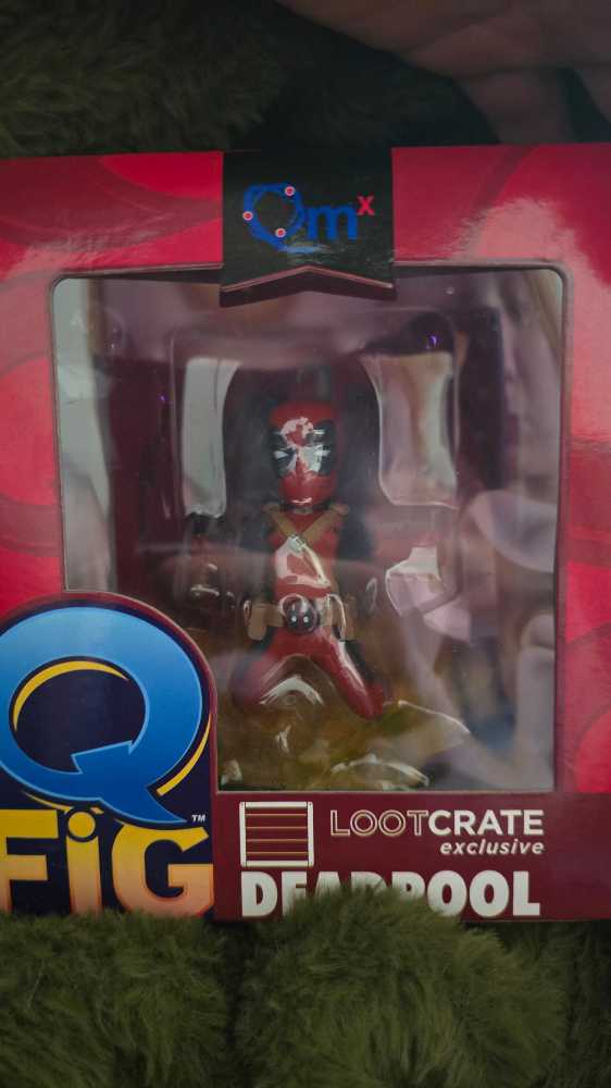 Deadpool - (QFiG) By Quantum Mechanix - Marvel Universe vinyl figure collectible [Barcode 812095021750] - Main Image 2