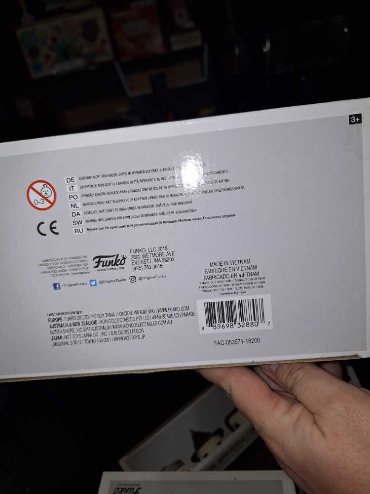 Captaon America The First Avenger: Red Skull vs. Captain America - Captain America vinyl figure collectible [Barcode 889698328807] - Main Image 3