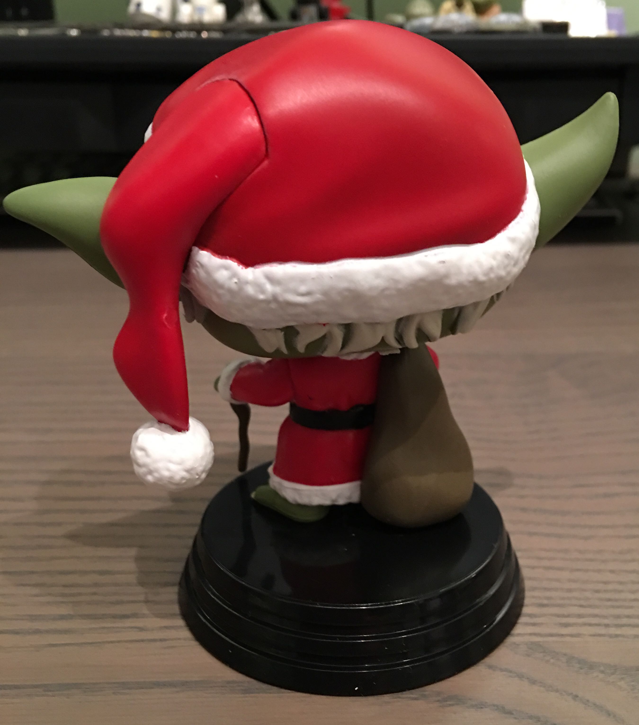 Yoda (Christmas) - Star Wars vinyl figure collectible [Barcode 889698338851] - Main Image 3