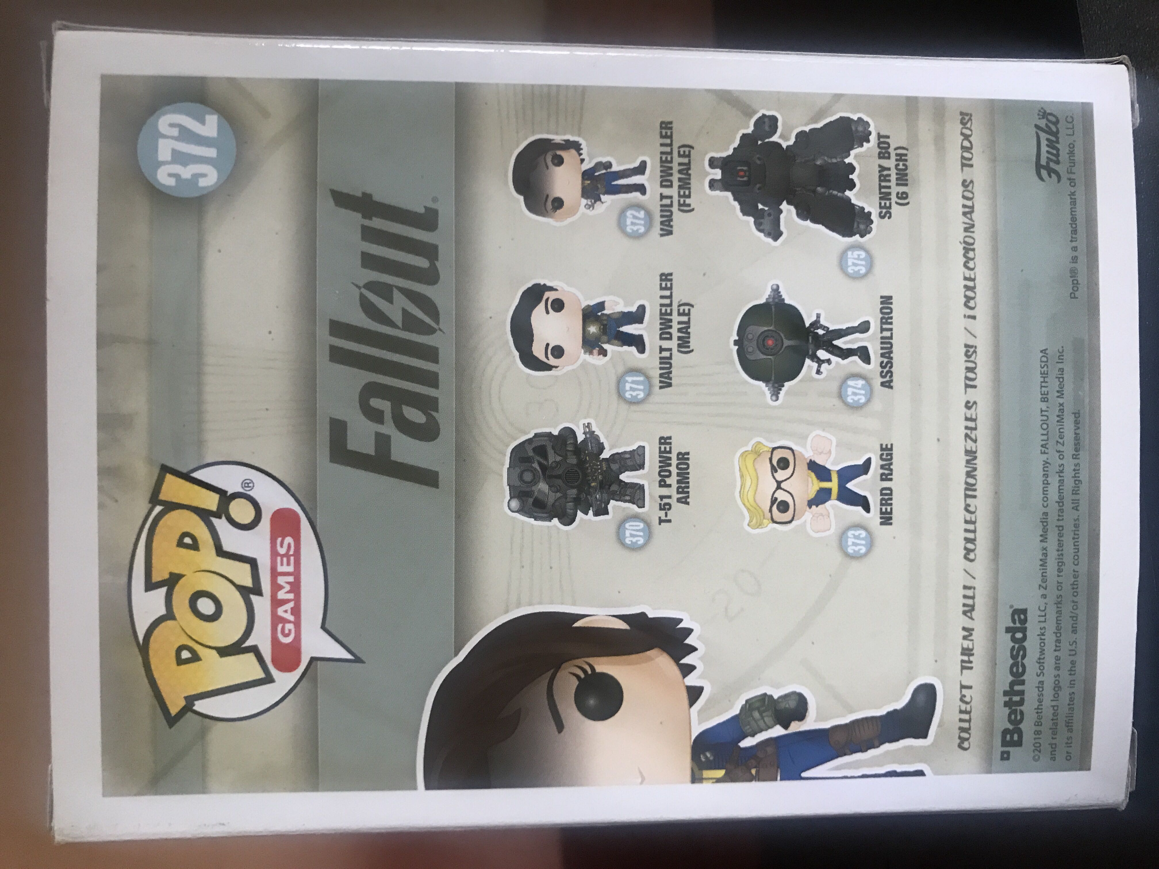 Vault Dweller (Female) - Fallout vinyl figure collectible [Barcode 889698339759] - Main Image 3