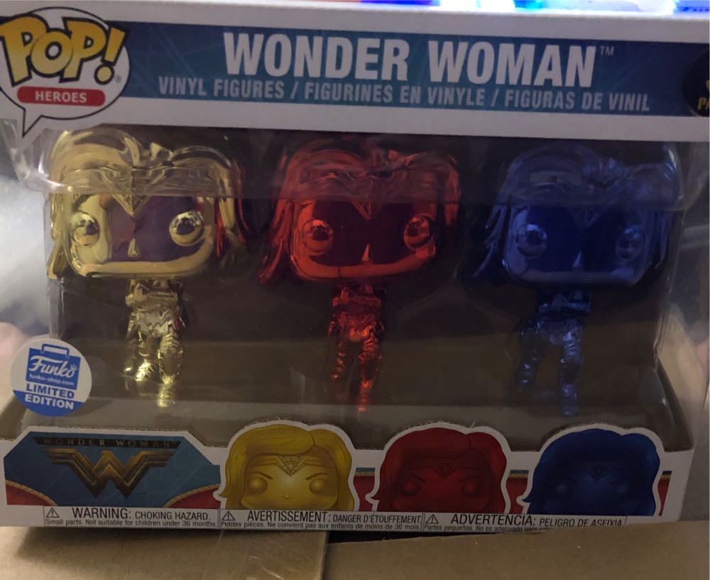Wonder Woman 3-Pack - DC Universe vinyl figure collectible [Barcode 889698300940] - Main Image 2