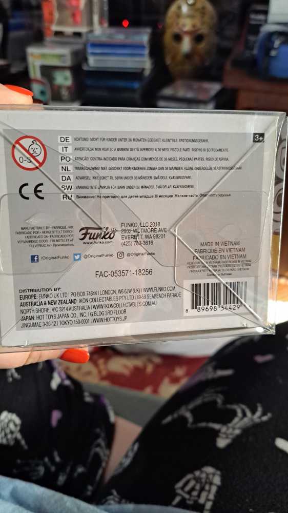 NBC- Vampire Teddy - The Nightmare Before Christmas vinyl figure collectible [Barcode 889698344296] - Main Image 4