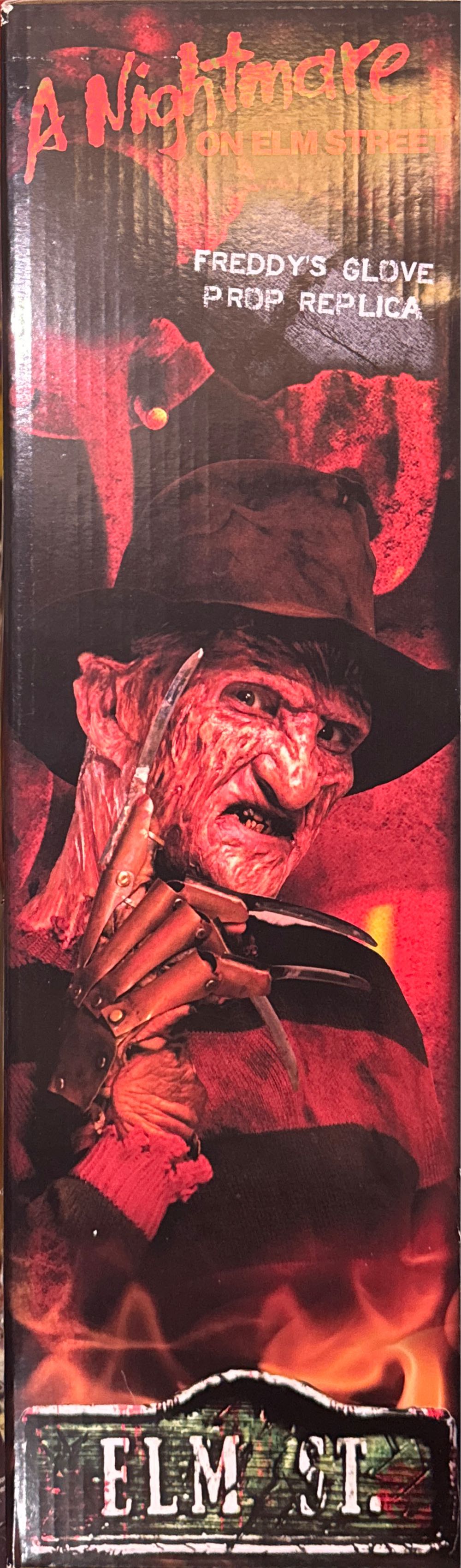Nightmare On Elm St Freddy Krueger Glove - A Nightmare on Elm Street vinyl figure collectible [Barcode 634482398180] - Main Image 2