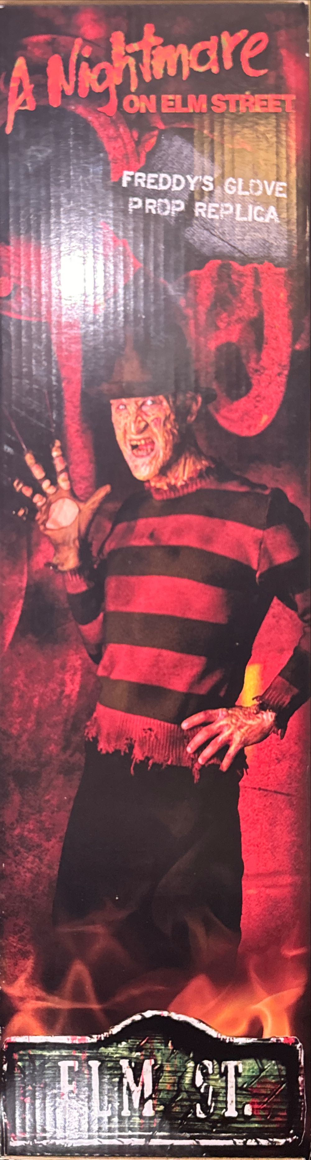 Nightmare On Elm St Freddy Krueger Glove - A Nightmare on Elm Street vinyl figure collectible [Barcode 634482398180] - Main Image 4
