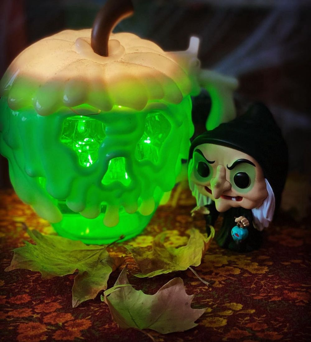 Witch - Disney vinyl figure collectible [Barcode 889698217309] - Main Image 3