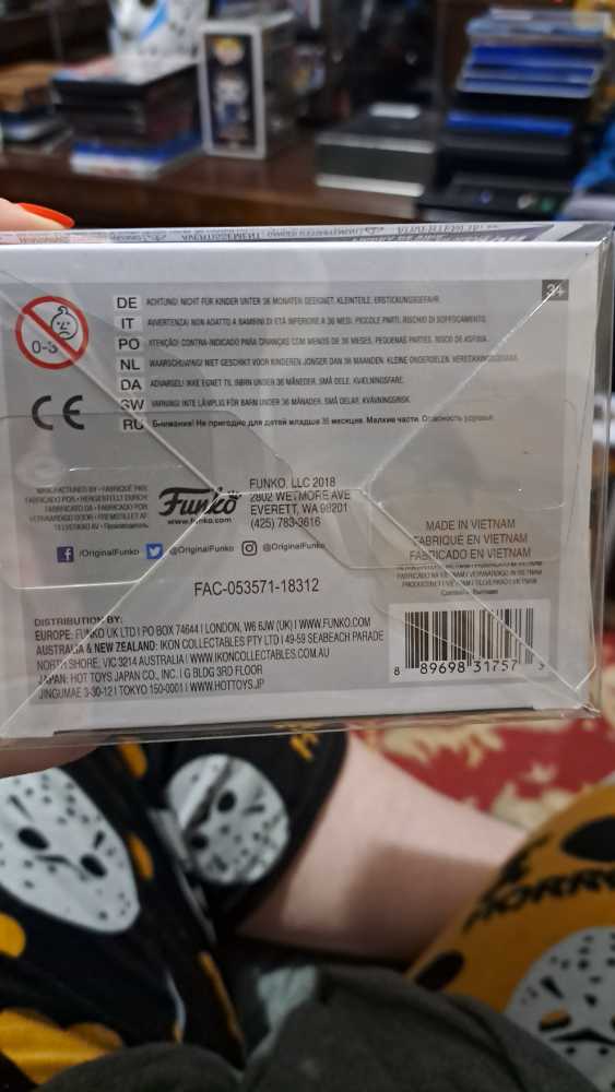 Sarah Sanderson - Hocus Pocus vinyl figure collectible [Barcode 889698317573] - Main Image 4