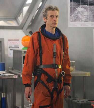 Twelfth Doctor (Orange Spacesuit) - Doctor Who vinyl figure collectible - Main Image 3