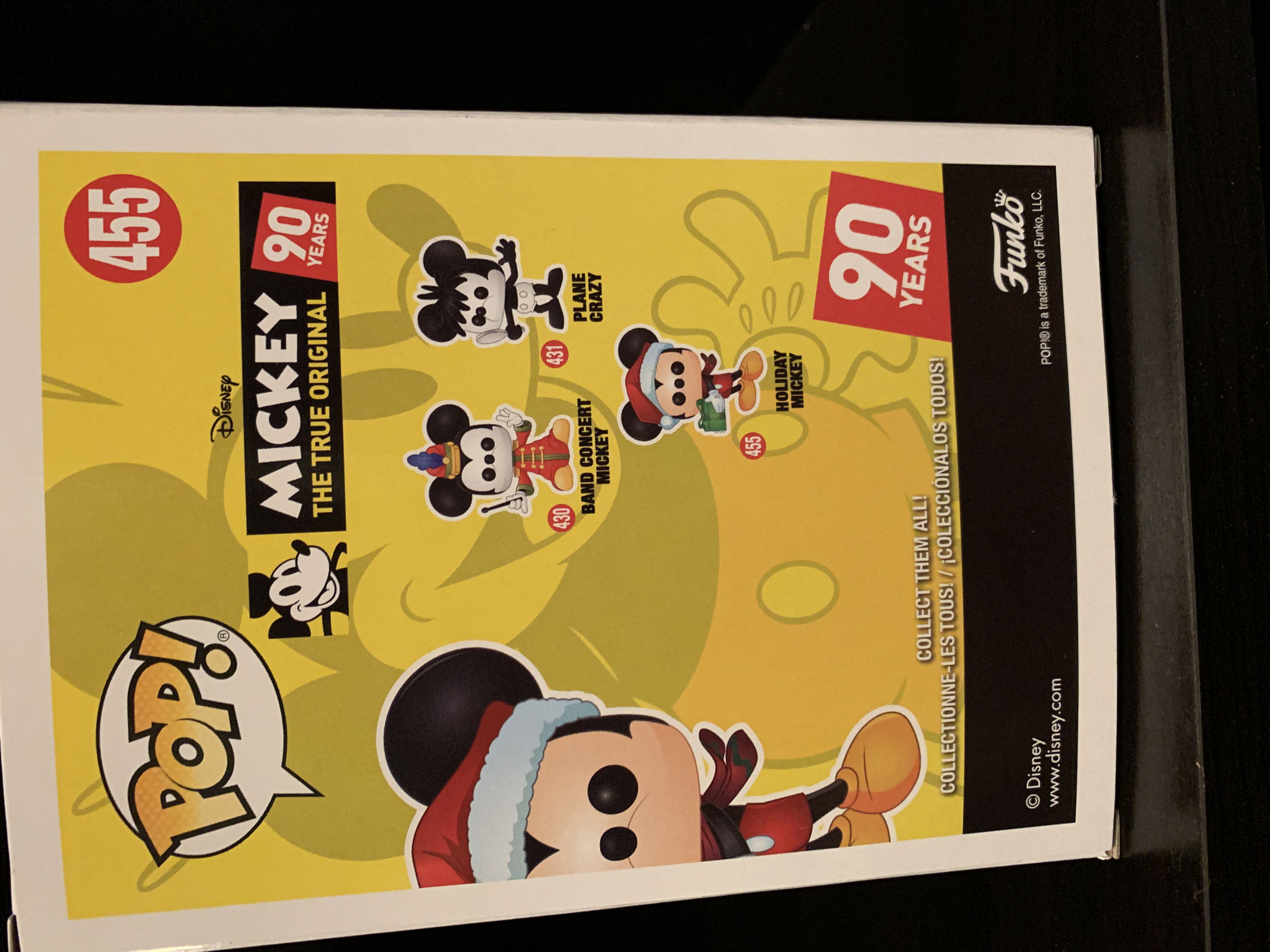 Holiday Mickey - Mickey Mouse vinyl figure collectible [Barcode 889698357531] - Main Image 2