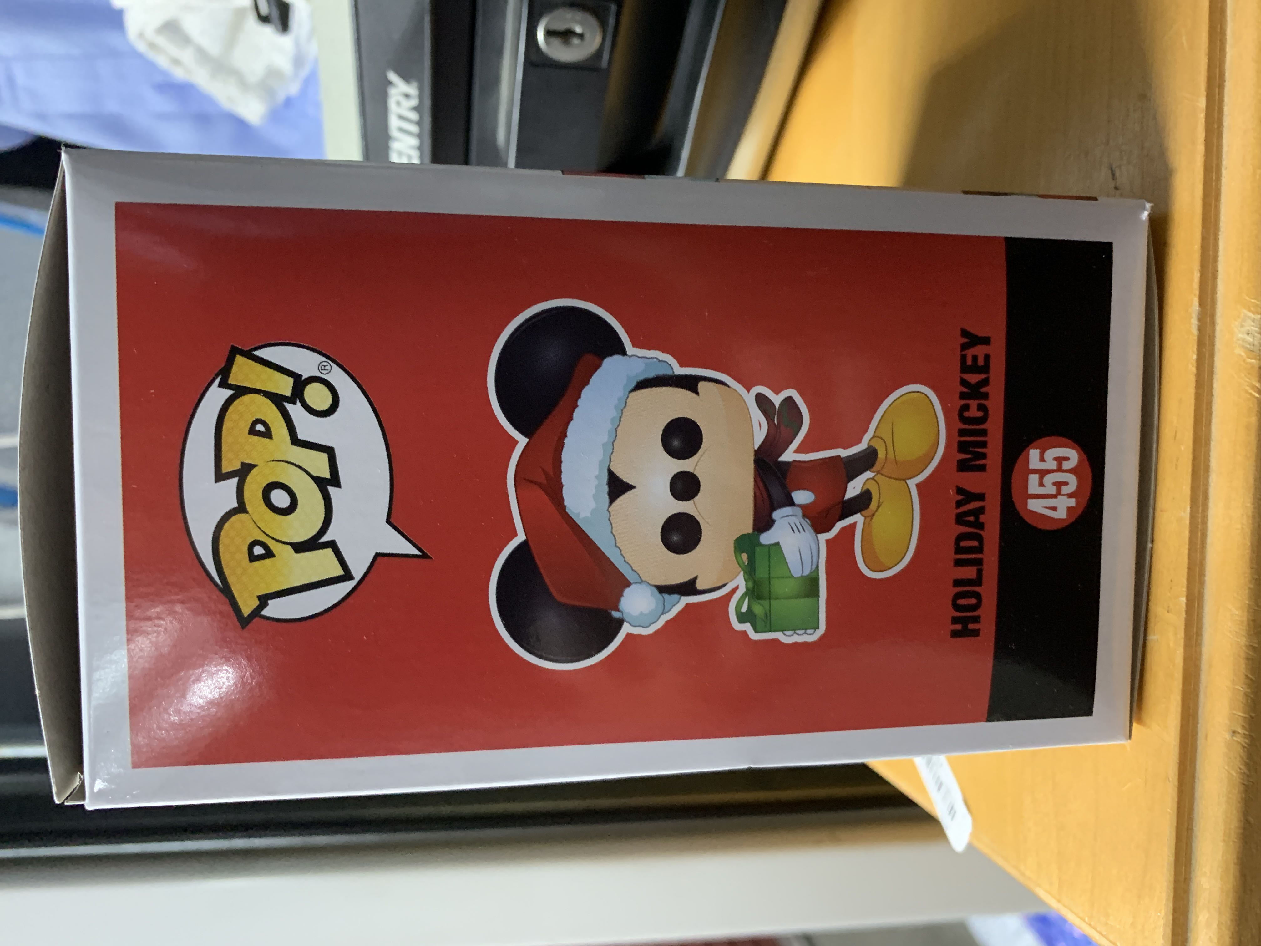 Holiday Mickey - Mickey Mouse vinyl figure collectible [Barcode 889698357531] - Main Image 3