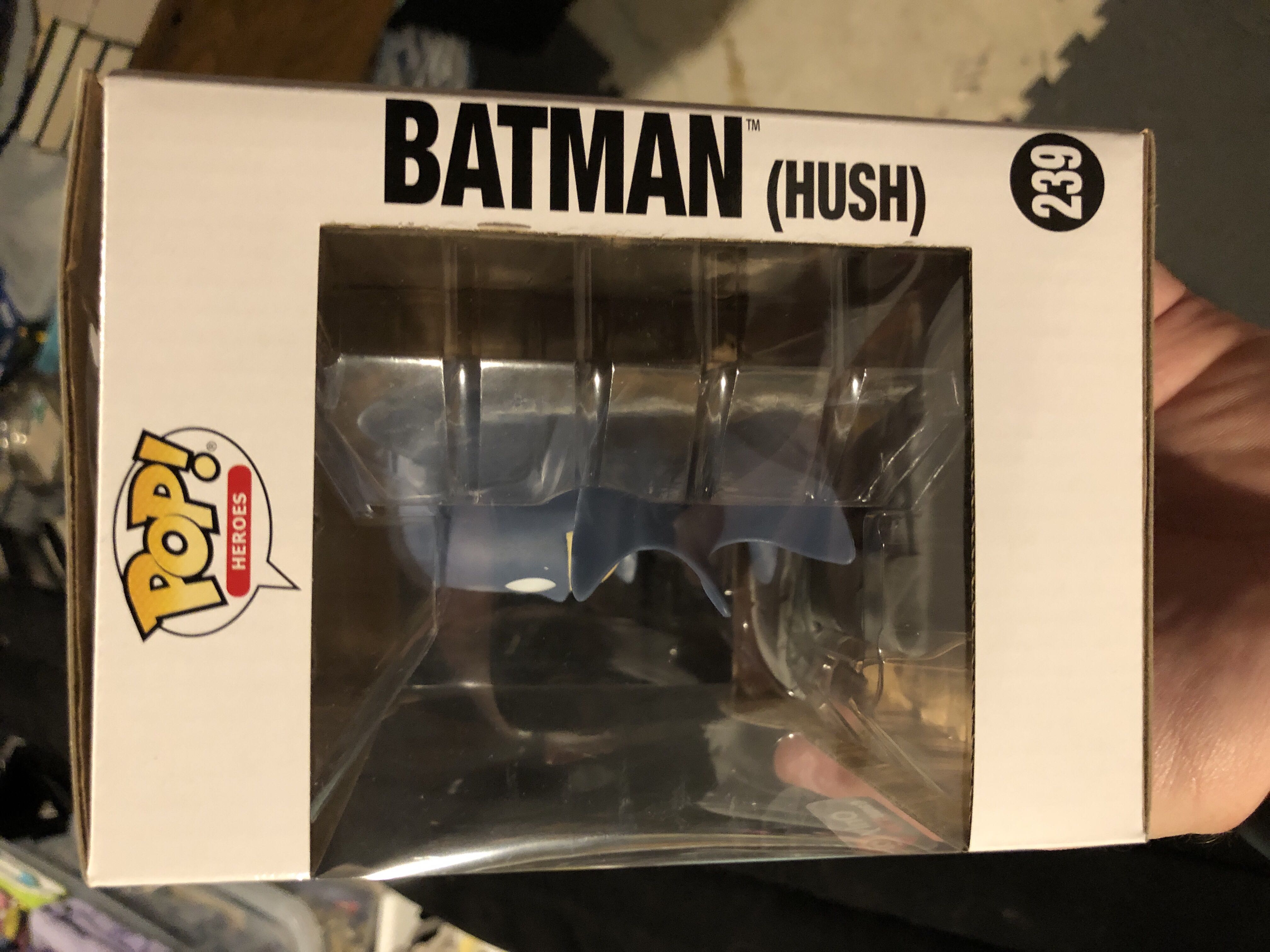 Batman Hush # 239 - Batman vinyl figure collectible [Barcode 889698323376] - Main Image 3
