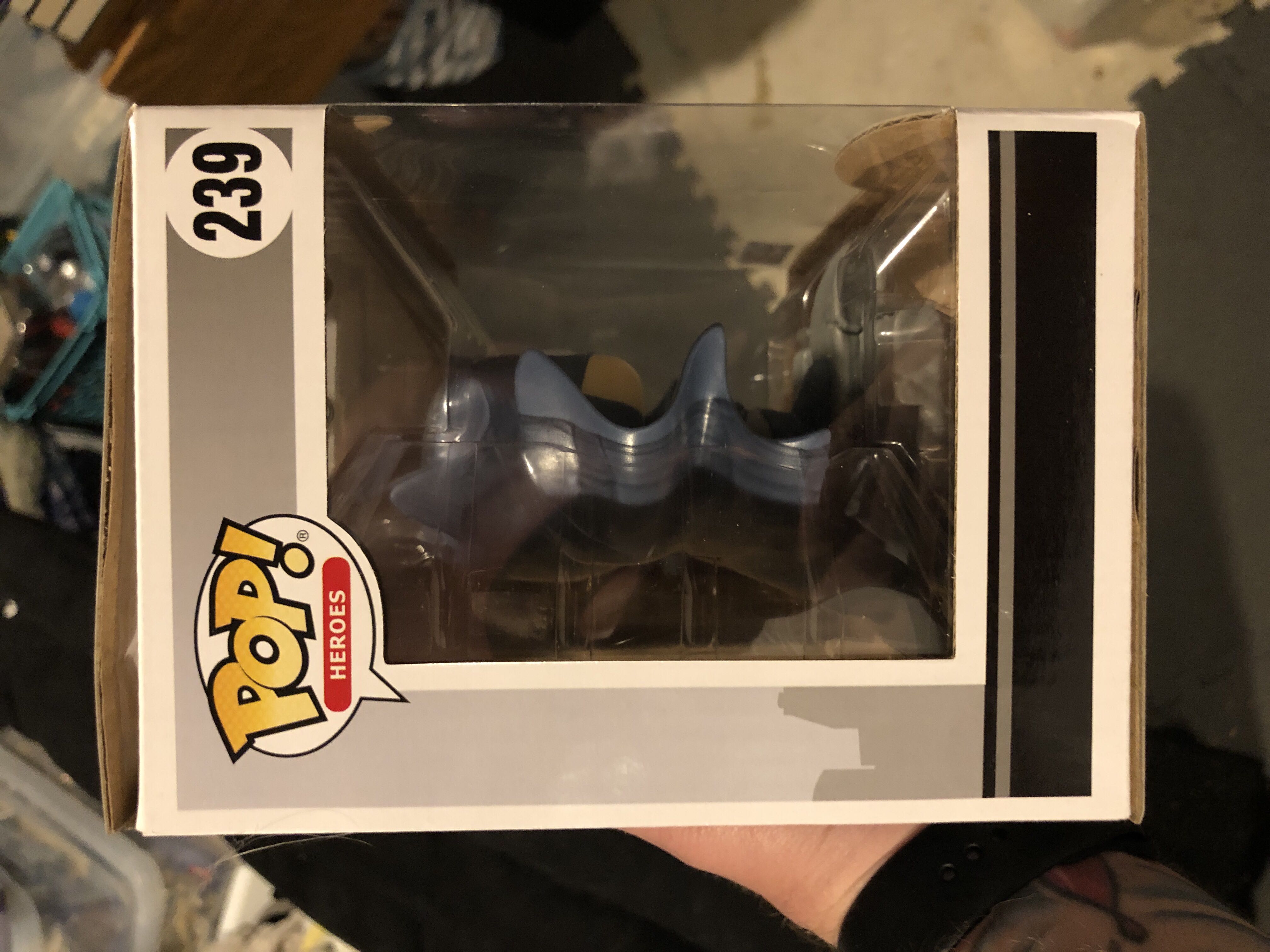 Batman Hush # 239 - Batman vinyl figure collectible [Barcode 889698323376] - Main Image 4