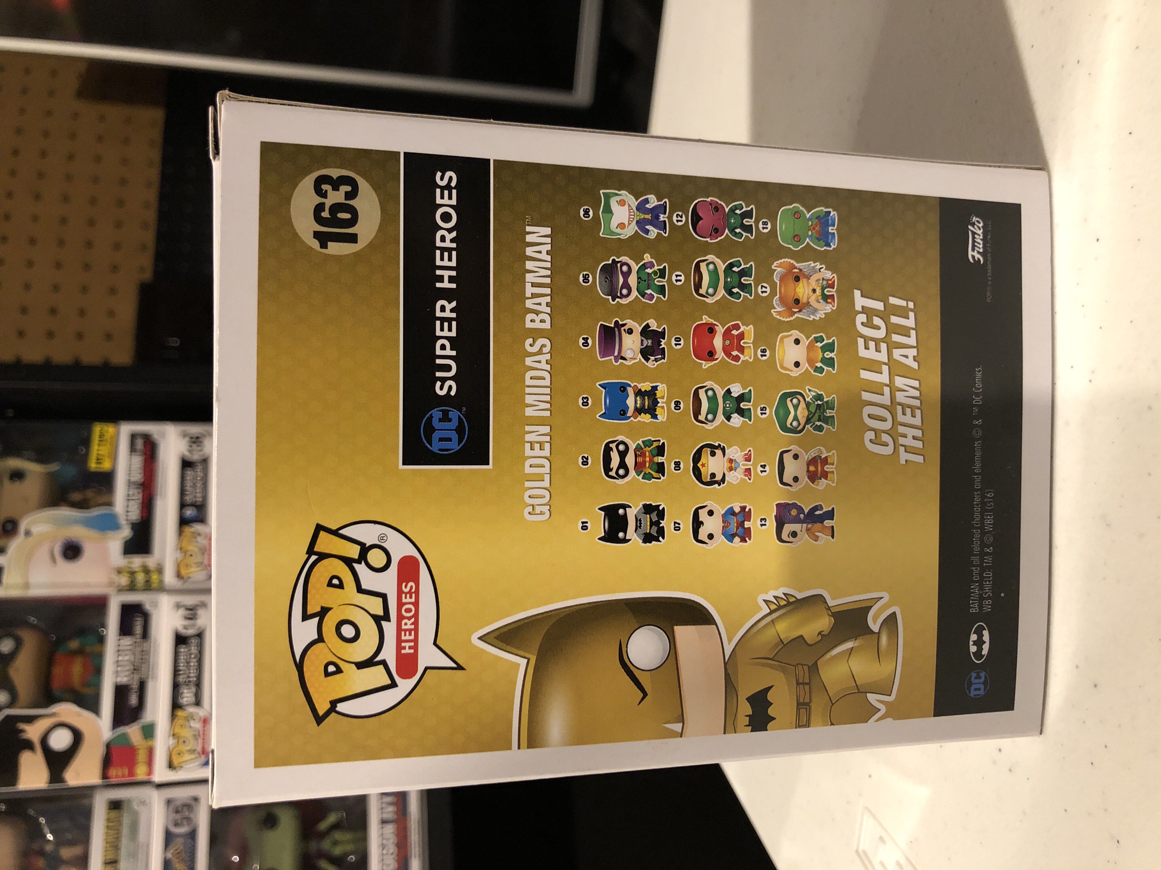 Golden Midas Batman  - DC Universe vinyl figure collectible [Barcode 889698128179] - Main Image 3