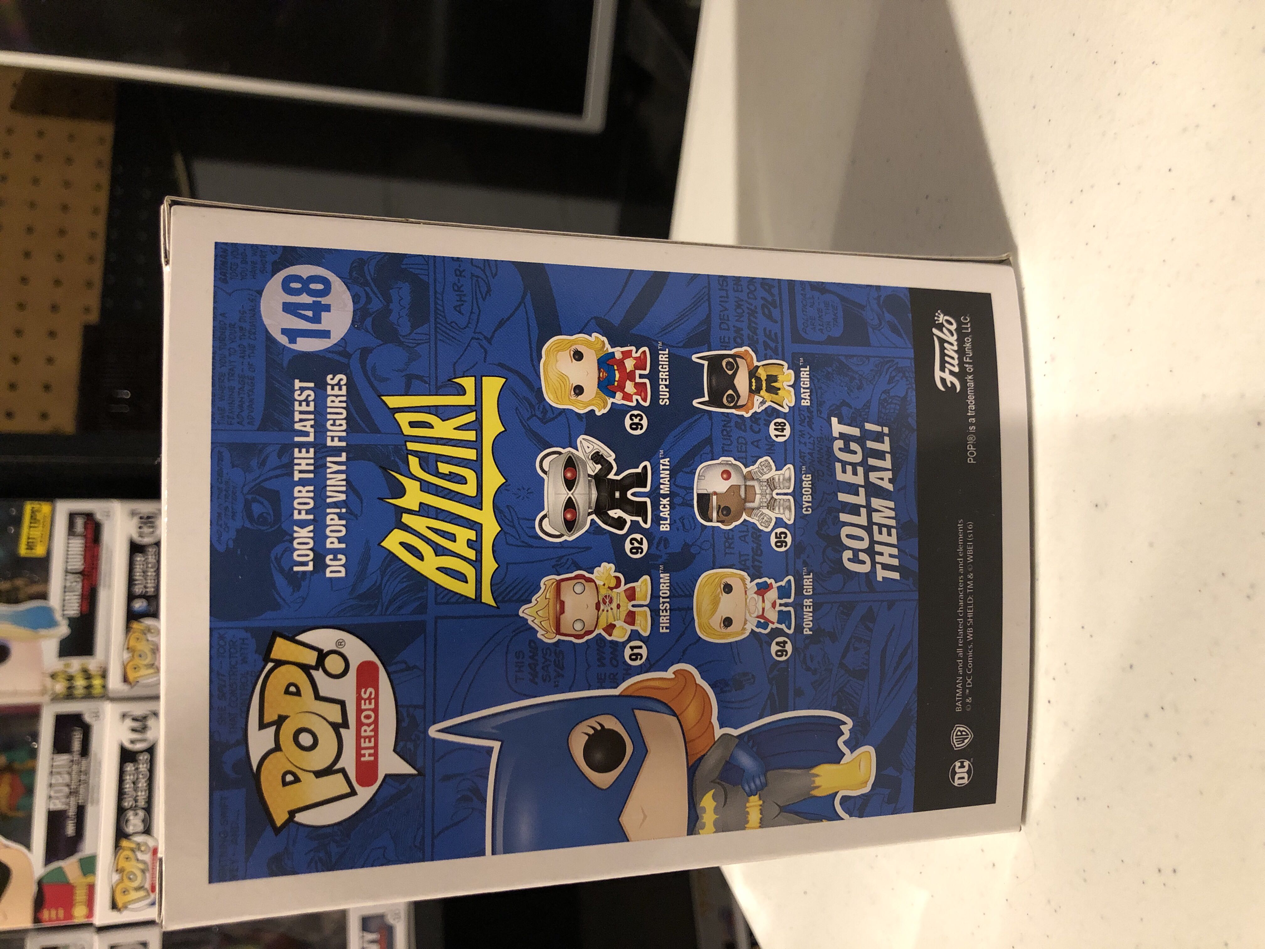 Batgirl (Blue) - DC Universe vinyl figure collectible [Barcode 889698115292] - Main Image 3