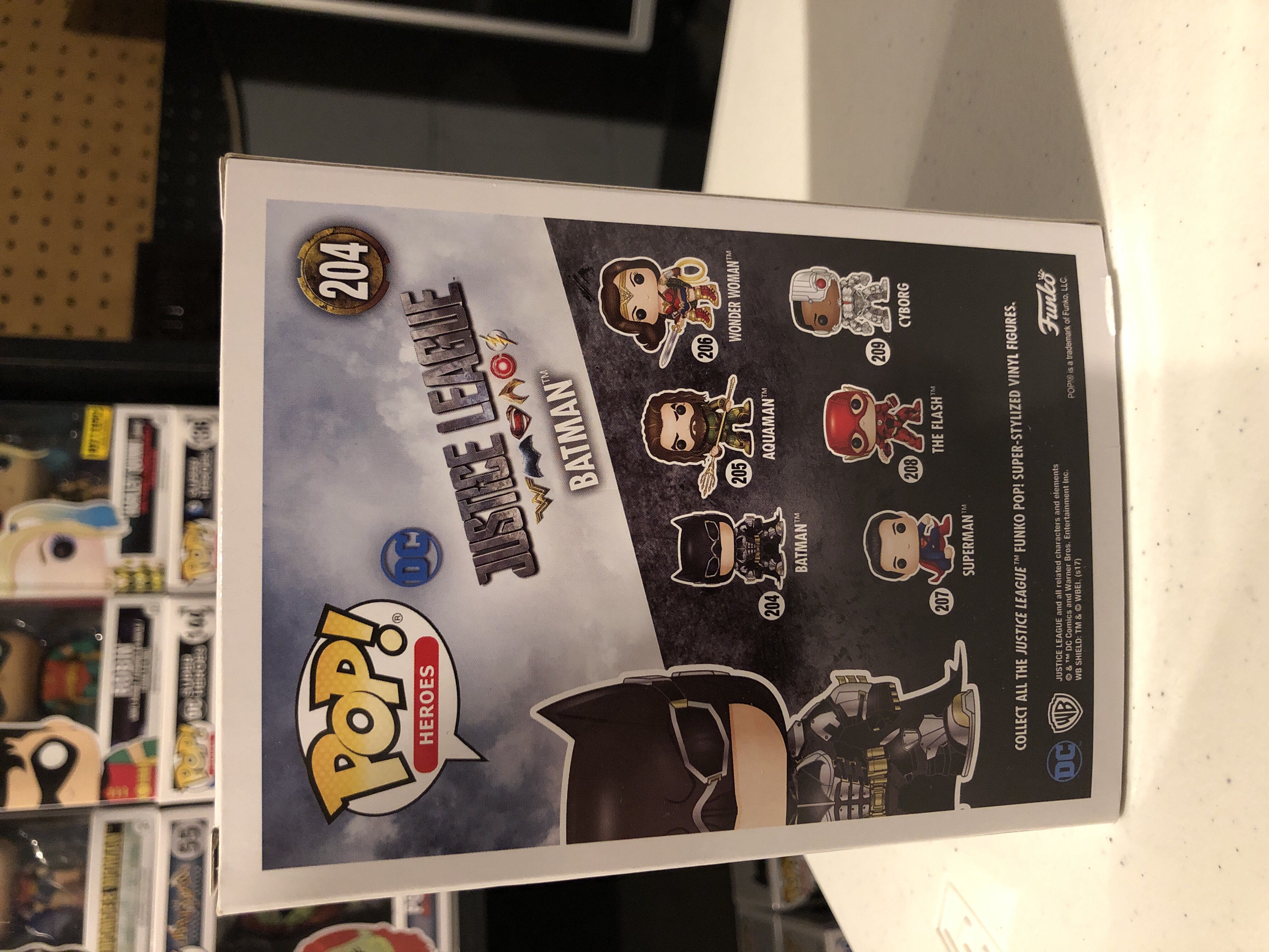 Batman - DC Universe vinyl figure collectible [Barcode 889698134859] - Main Image 3