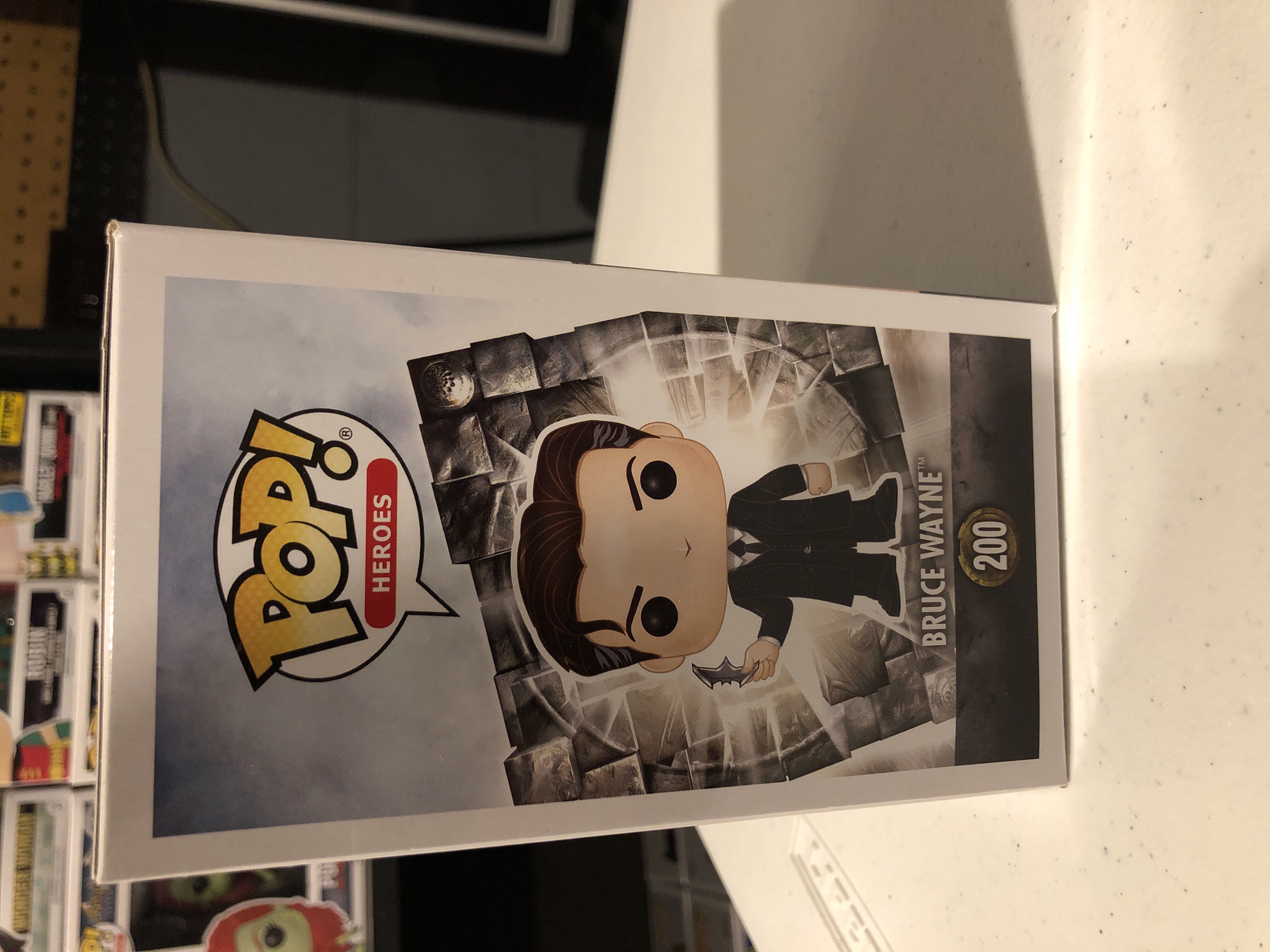 Justice League - Bruce Wayne Exclusive  - DC Universe vinyl figure collectible [Barcode 889698137133] - Main Image 4