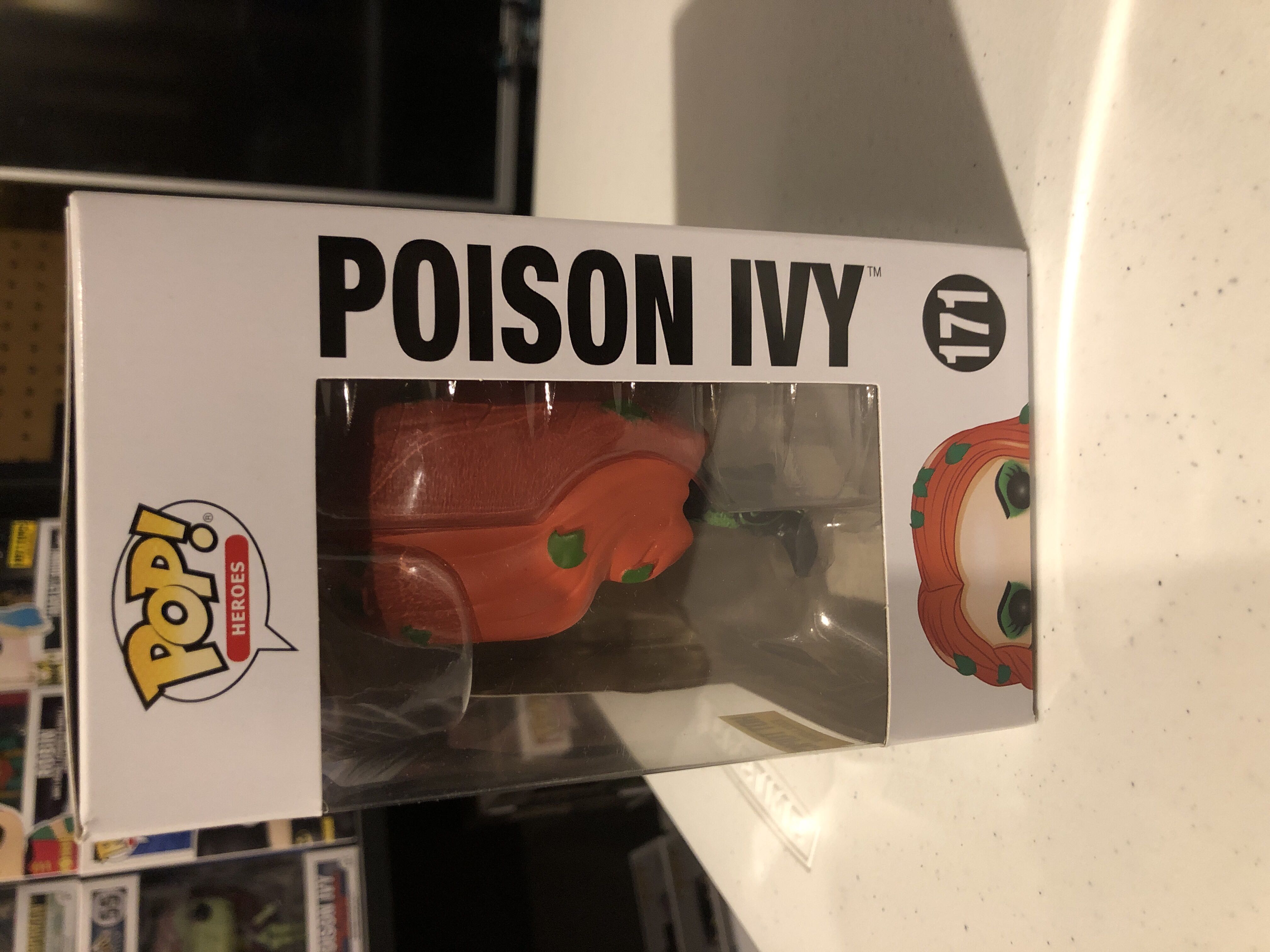 Poison Ivy - DC Universe vinyl figure collectible [Barcode 10845913] - Main Image 2