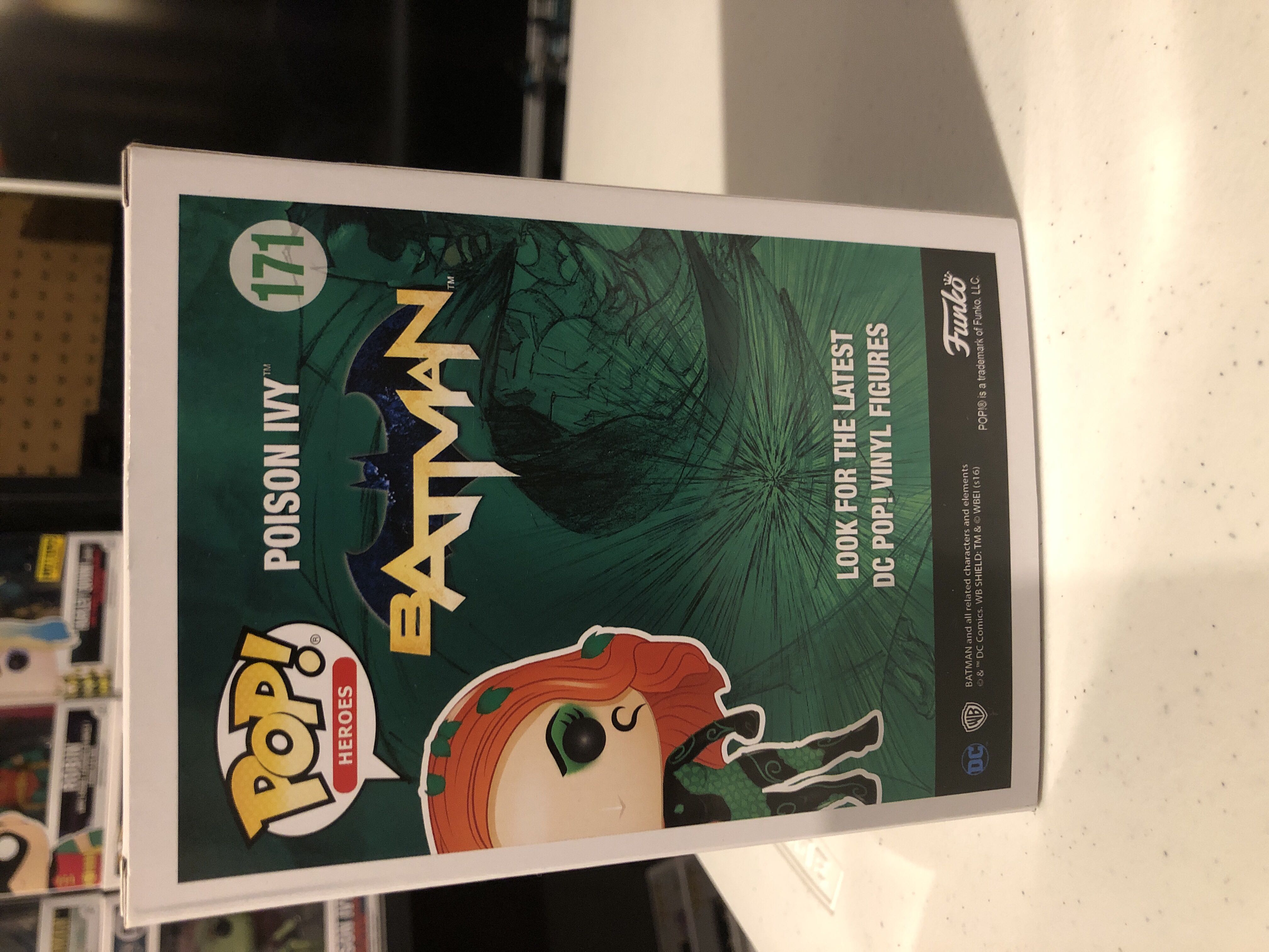 Poison Ivy - DC Universe vinyl figure collectible [Barcode 10845913] - Main Image 3