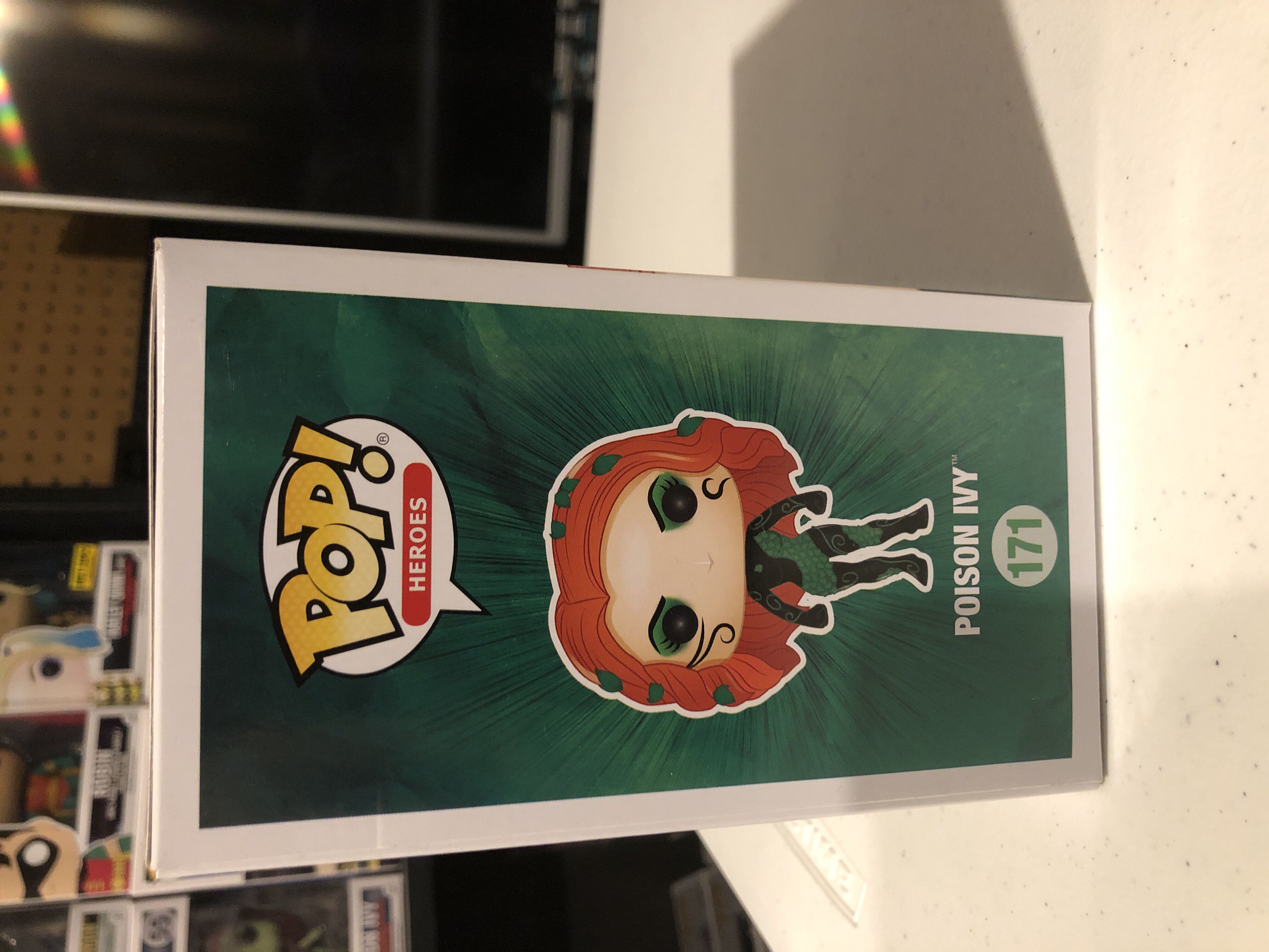 Poison Ivy - DC Universe vinyl figure collectible [Barcode 10845913] - Main Image 4