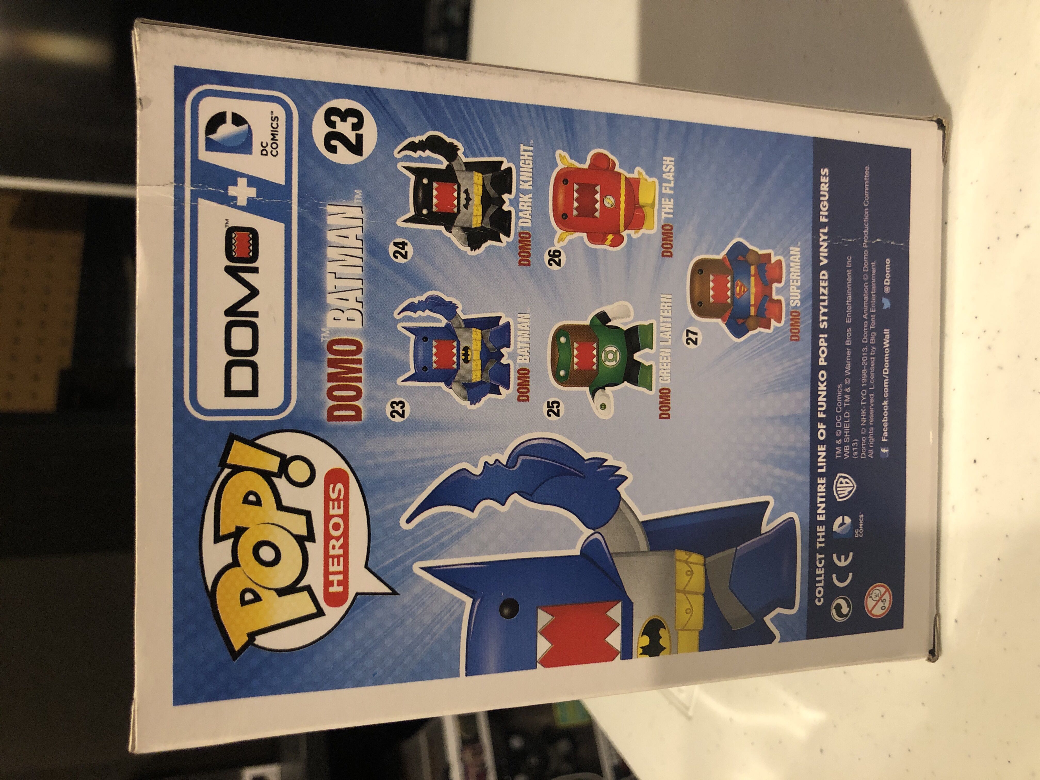 Domo Batman  - DC Universe vinyl figure collectible [Barcode 830395030975] - Main Image 3