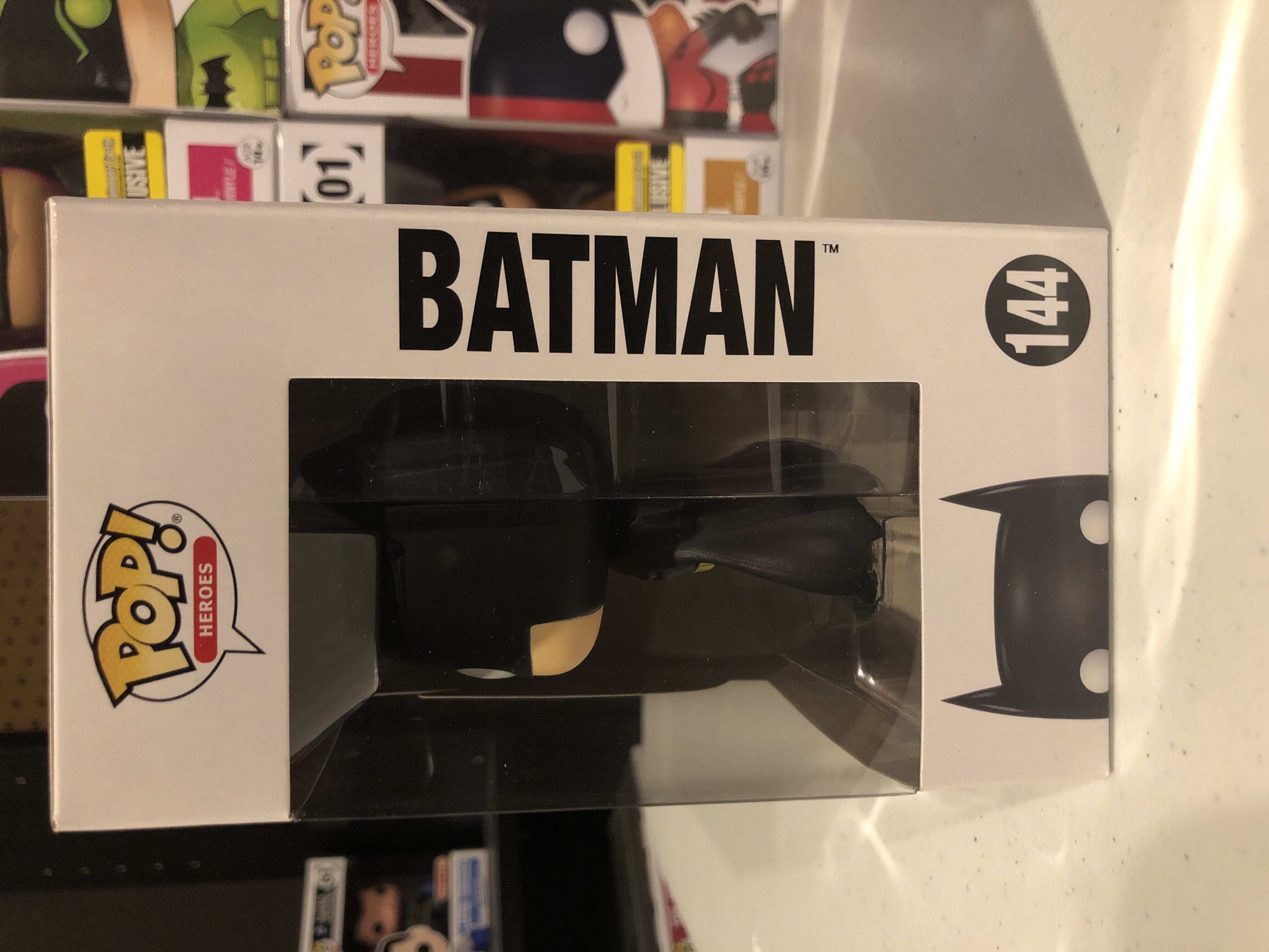 Batman - DC Super Heros - DC Universe vinyl figure collectible [Barcode 889698114967] - Main Image 2