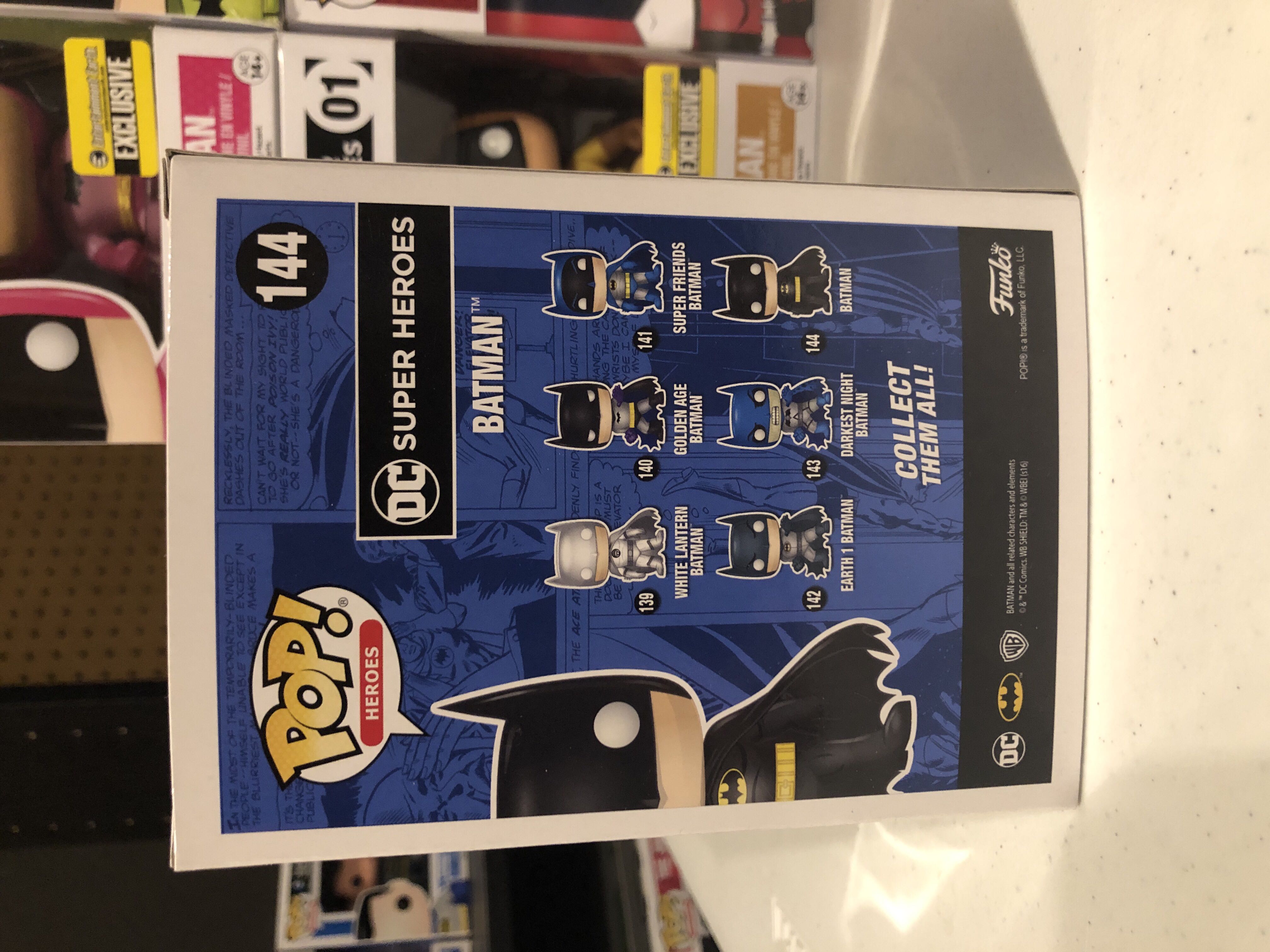 Batman - DC Super Heros - DC Universe vinyl figure collectible [Barcode 889698114967] - Main Image 3