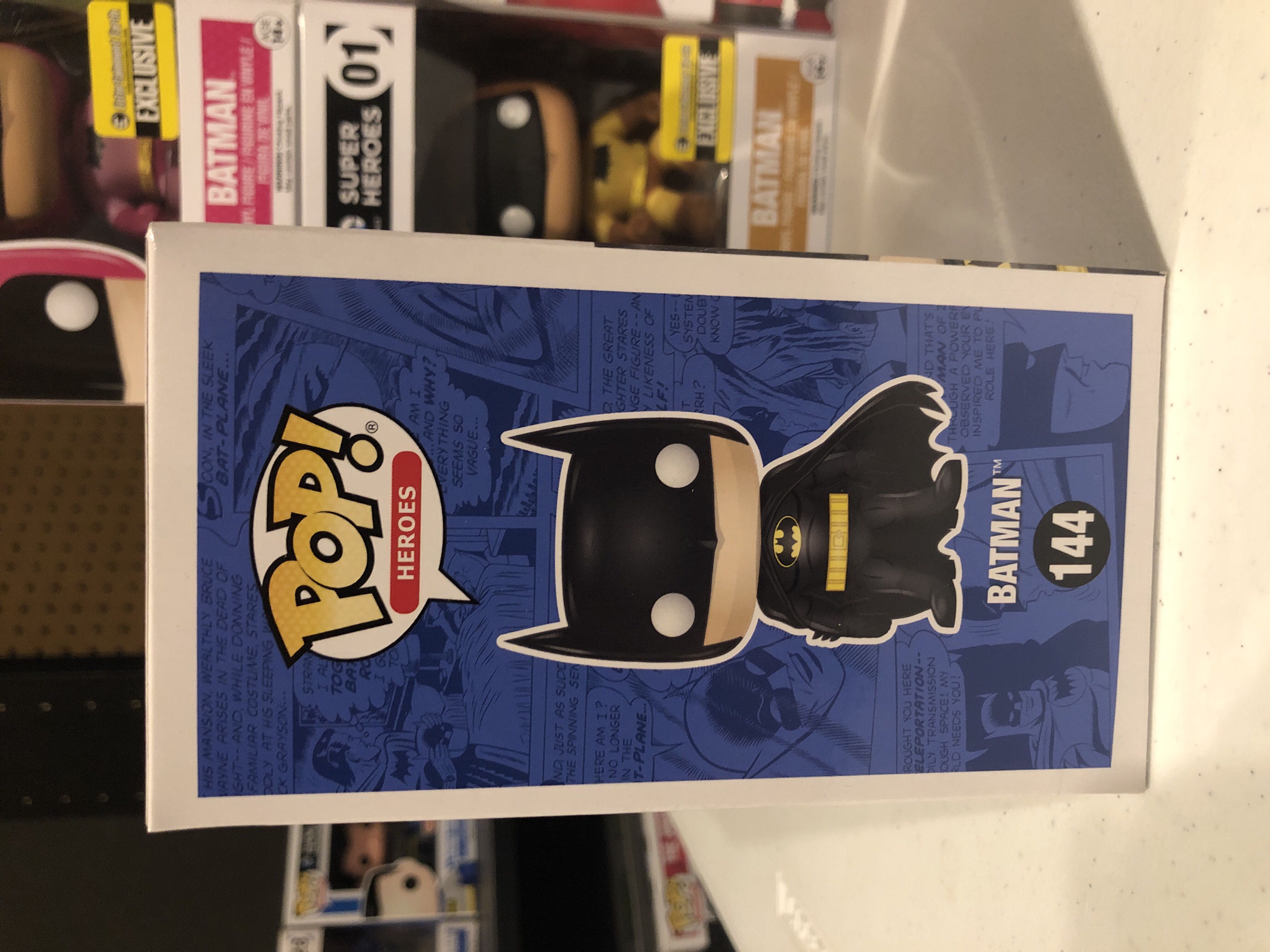 Batman - DC Super Heros - DC Universe vinyl figure collectible [Barcode 889698114967] - Main Image 4