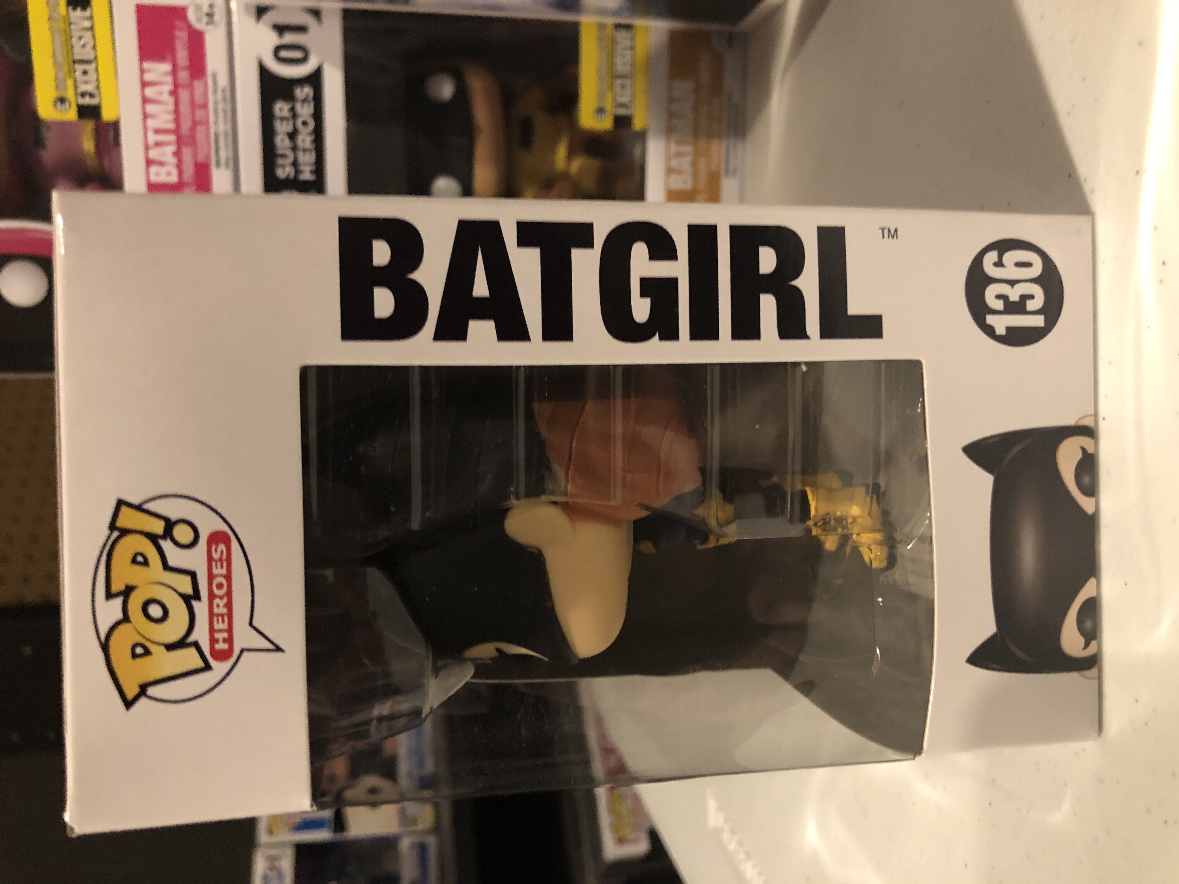 Batgirl  - DC Universe vinyl figure collectible [Barcode 889698108522] - Main Image 2