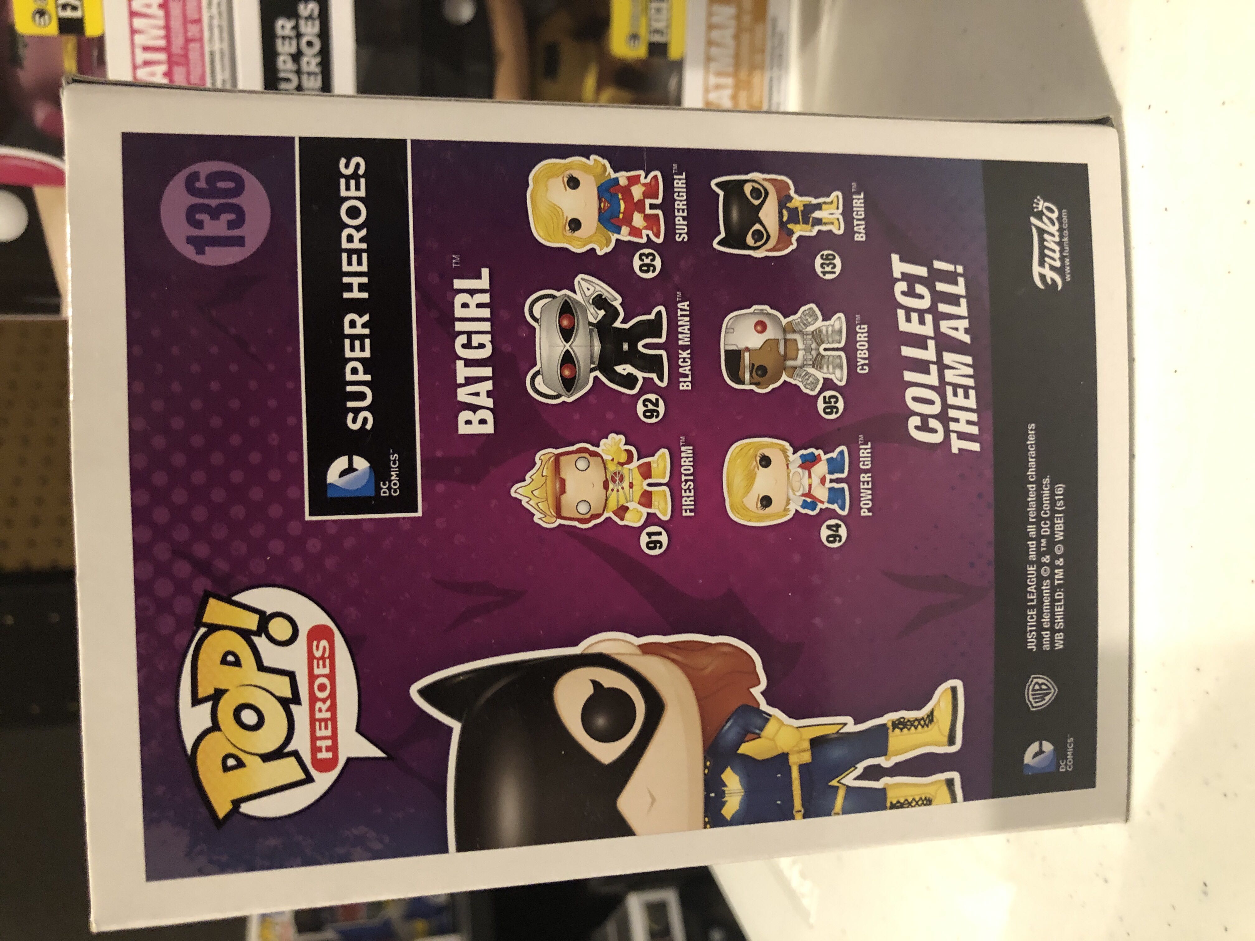 Batgirl  - DC Universe vinyl figure collectible [Barcode 889698108522] - Main Image 3