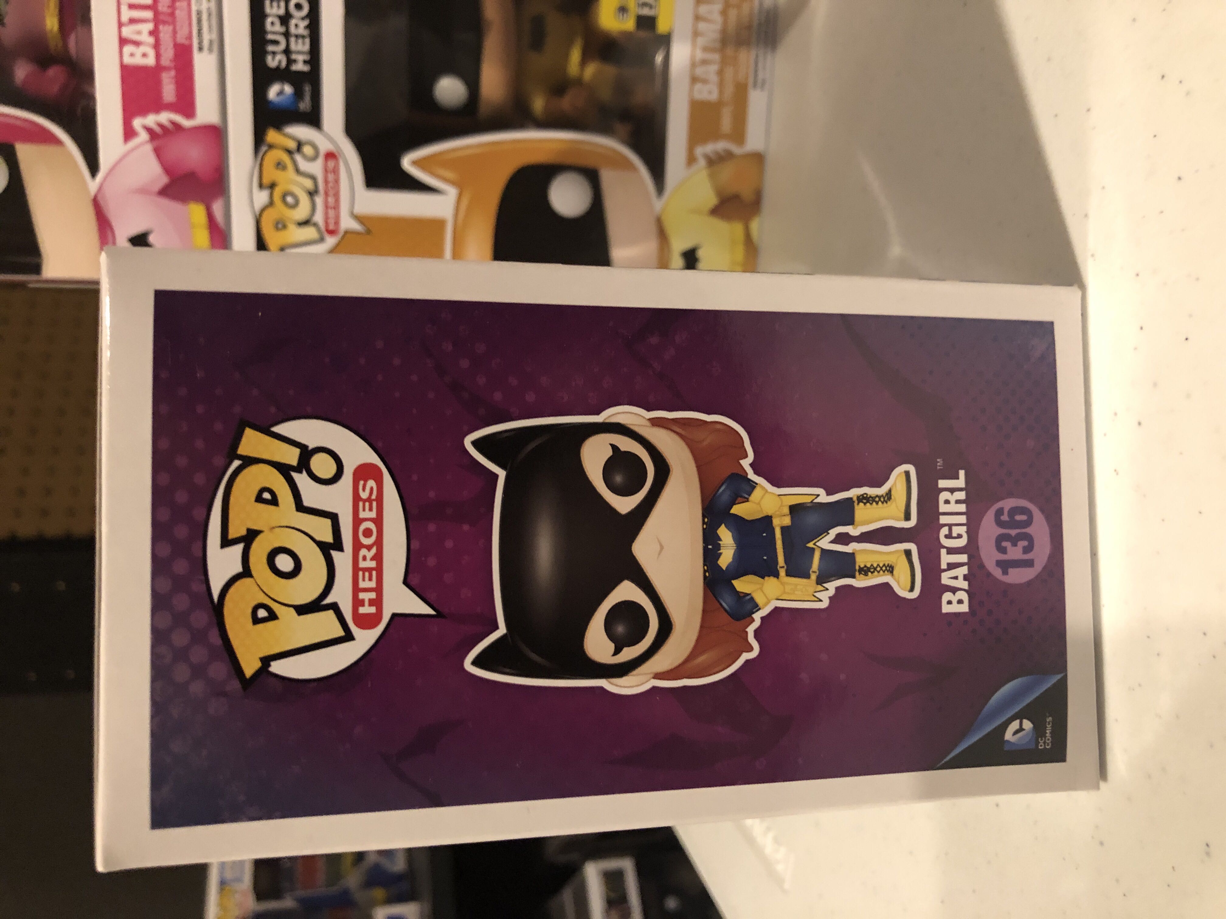 Batgirl  - DC Universe vinyl figure collectible [Barcode 889698108522] - Main Image 4