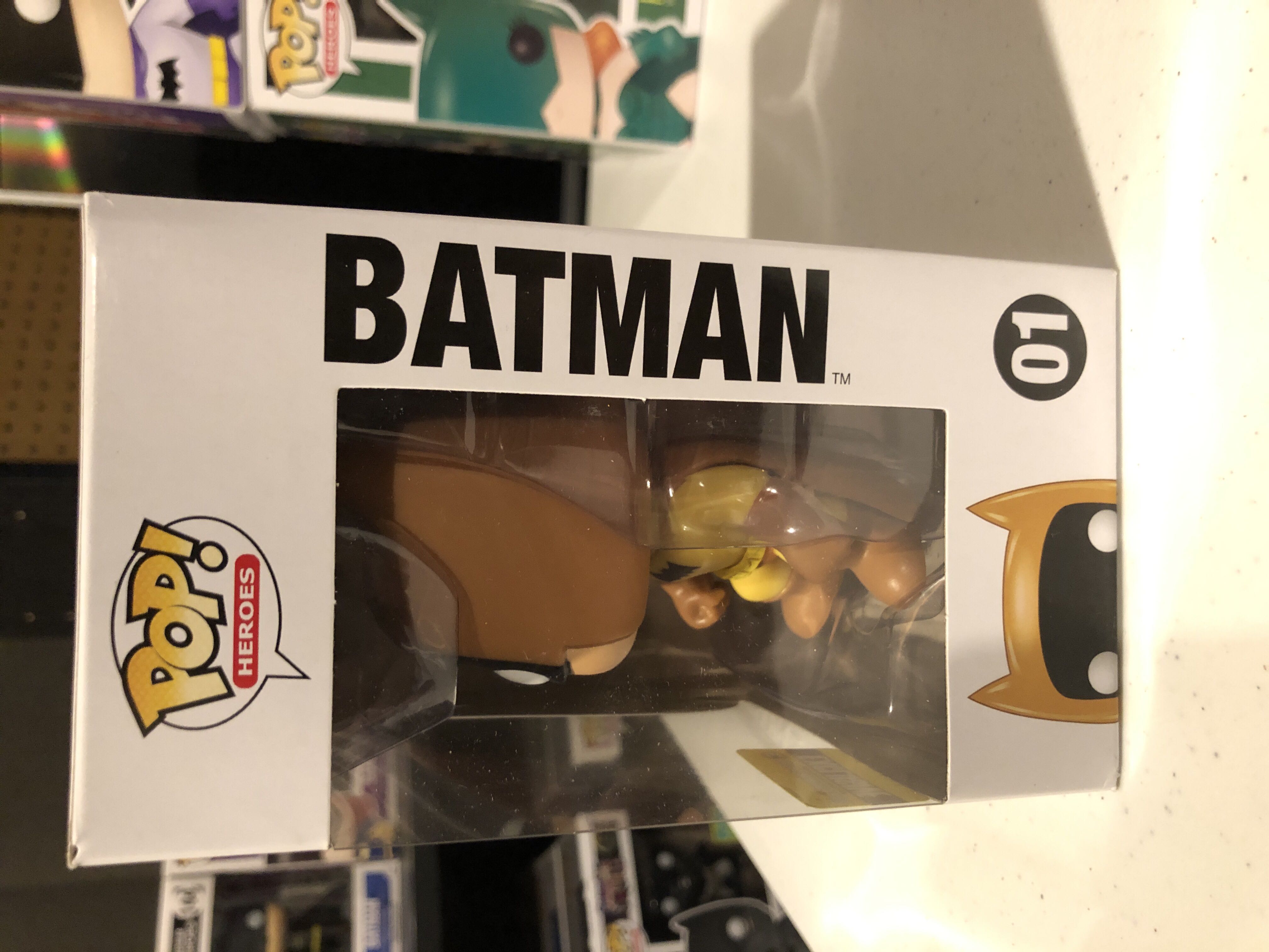 Batman (Yellow)  - DC Universe vinyl figure collectible [Barcode 849803052485] - Main Image 2