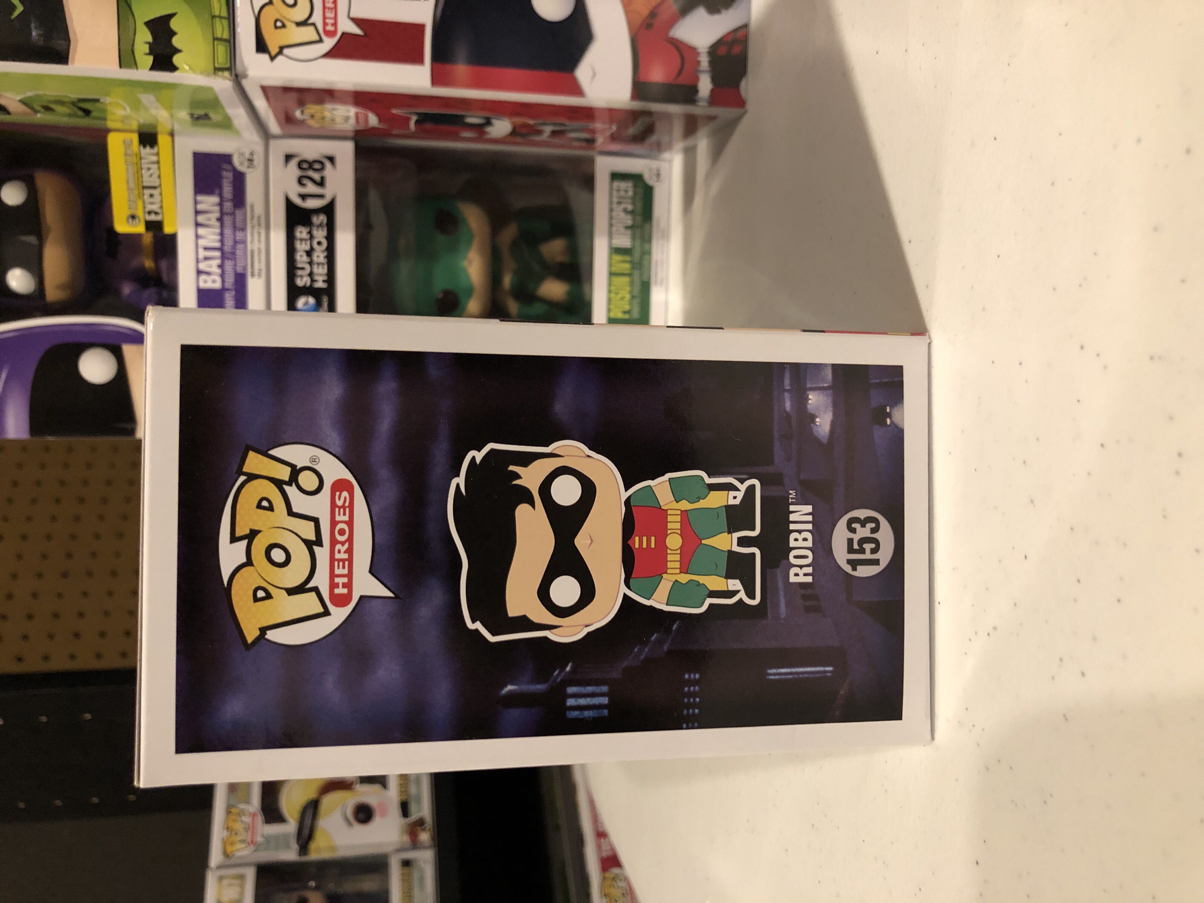 Robin - DC Universe vinyl figure collectible [Barcode 889698115711] - Main Image 4