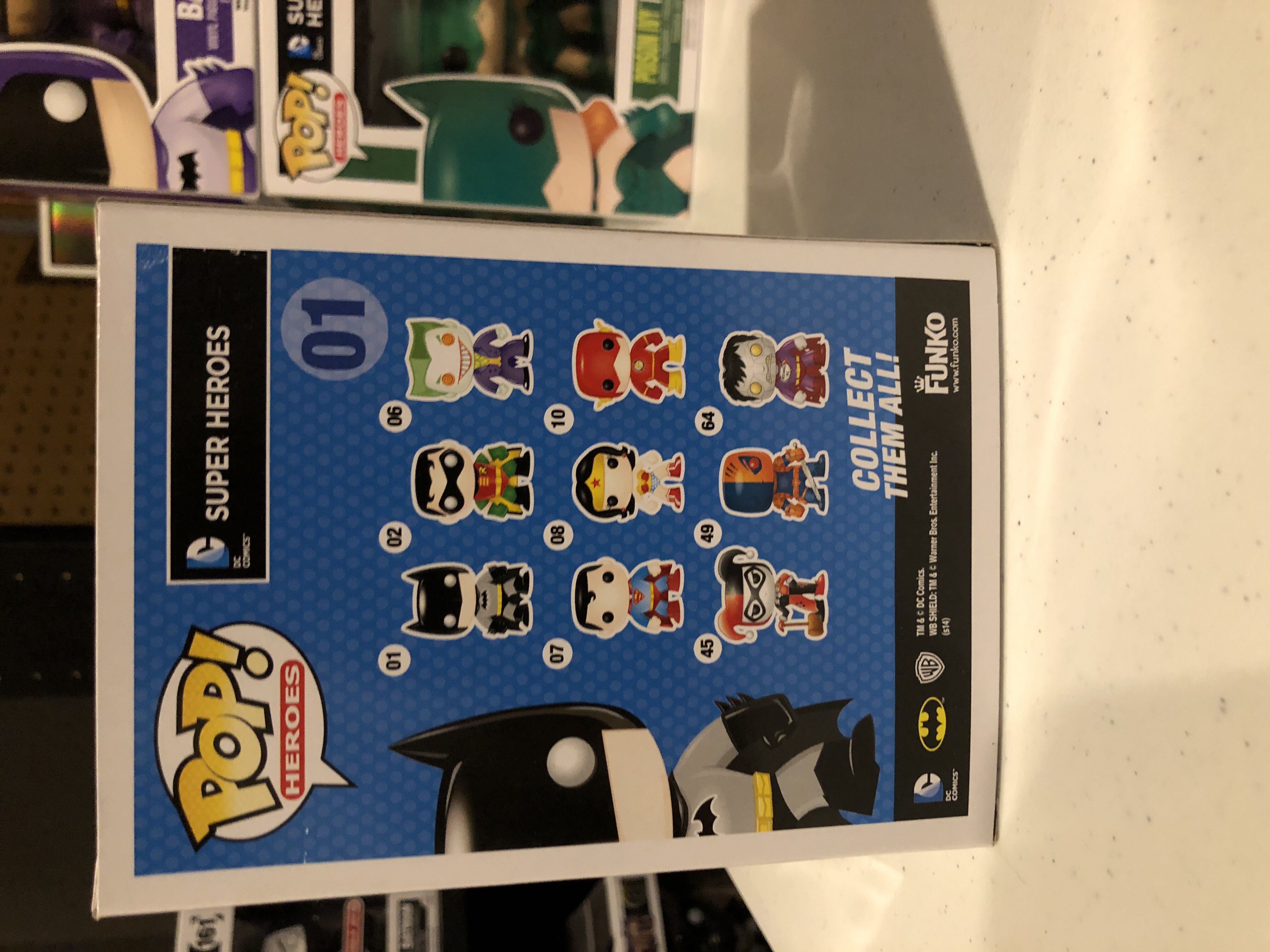 Batman - DC Universe vinyl figure collectible [Barcode 830395022017] - Main Image 3