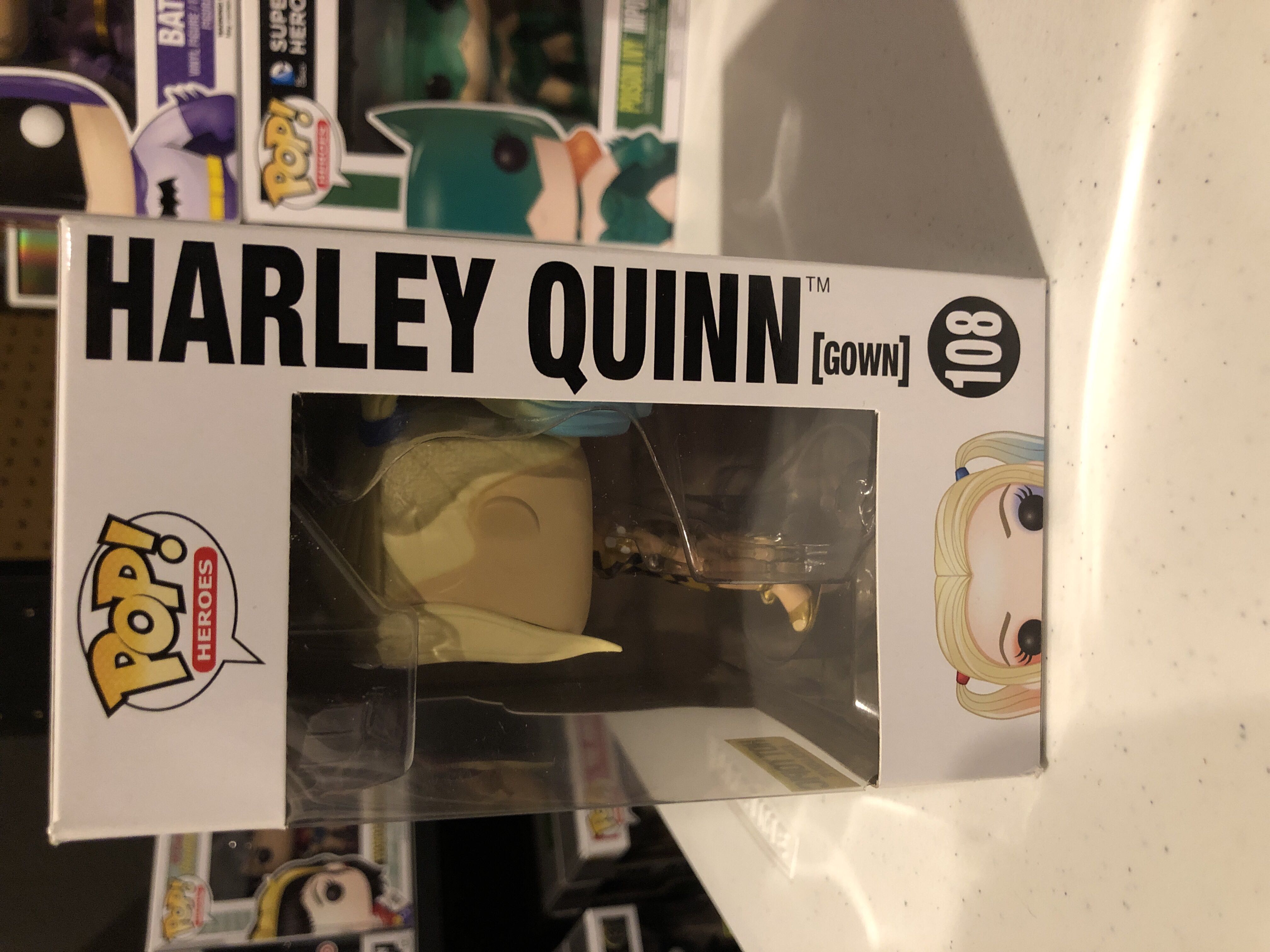 Batman: Harley Quinn (Gown), #108 - DC Universe vinyl figure collectible [Barcode 849803086589] - Main Image 2