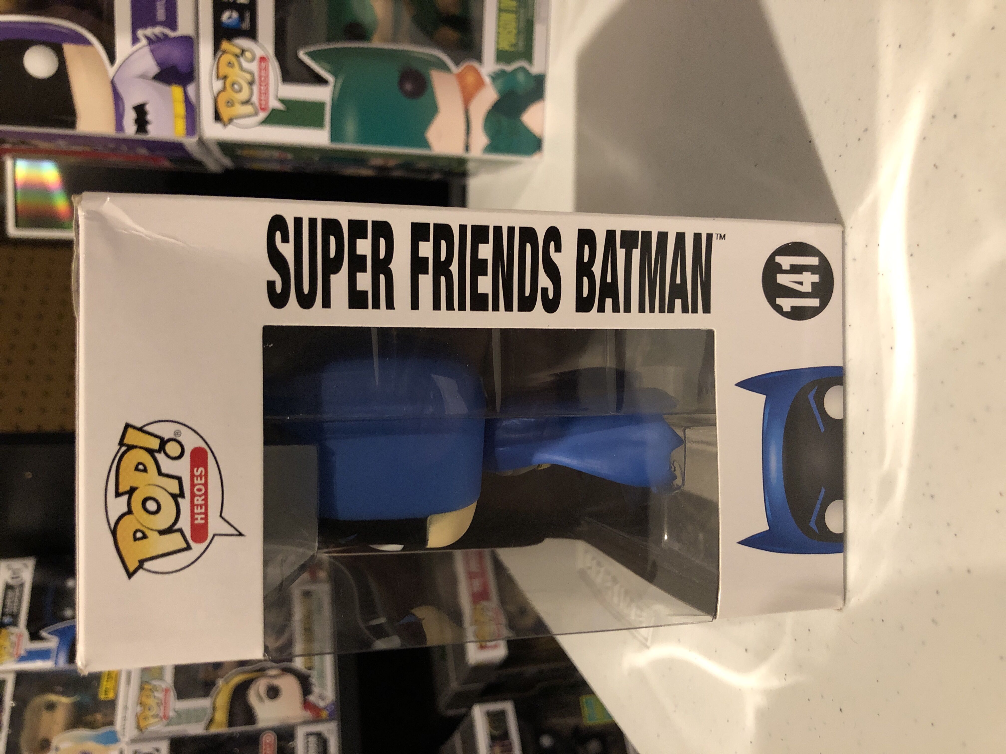 Super Friends Batman - Batman vinyl figure collectible [Barcode 889698114936] - Main Image 2