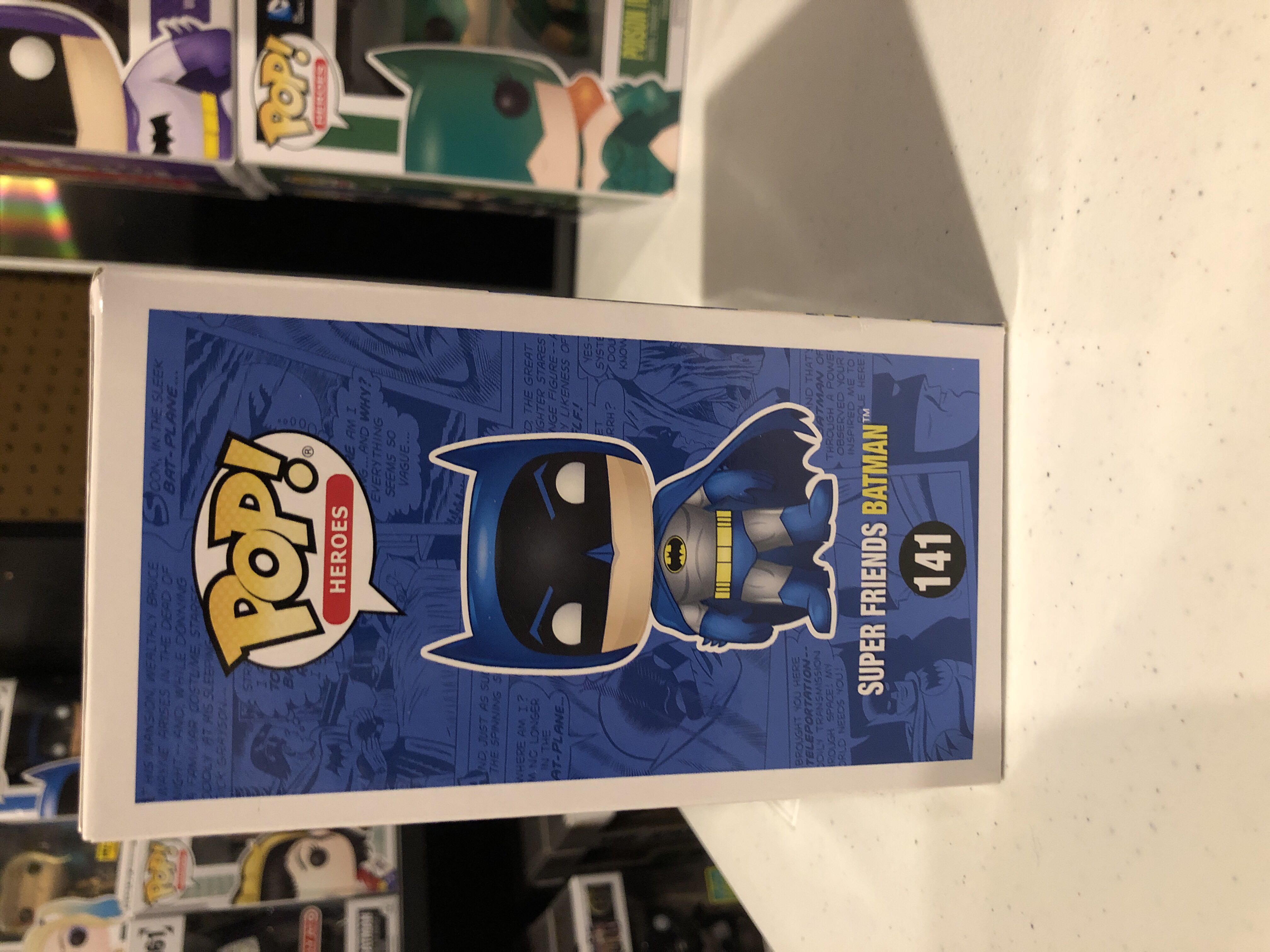 Super Friends Batman - Batman vinyl figure collectible [Barcode 889698114936] - Main Image 4