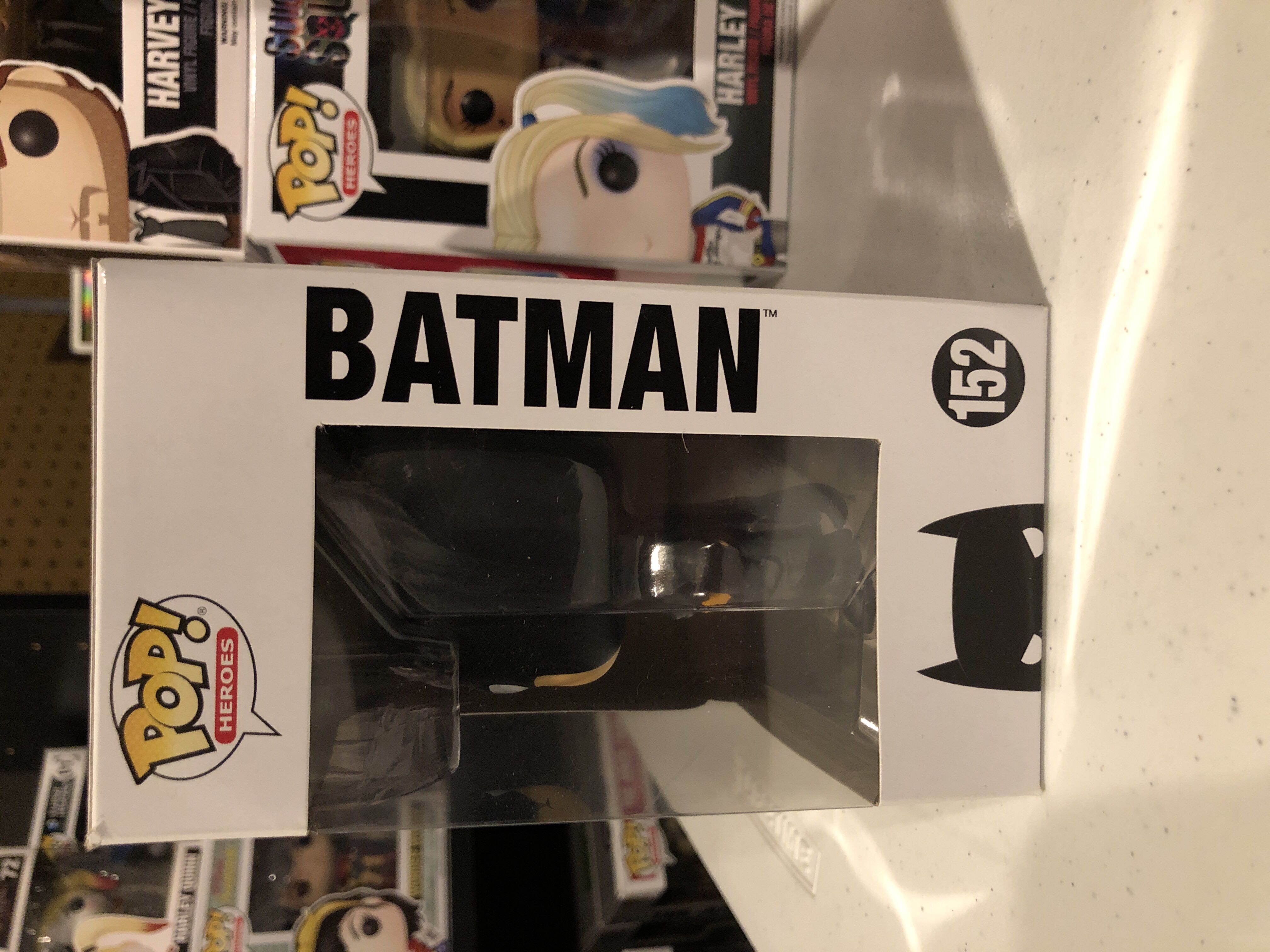 Batman  - DC Universe vinyl figure collectible [Barcode 889698115704] - Main Image 2