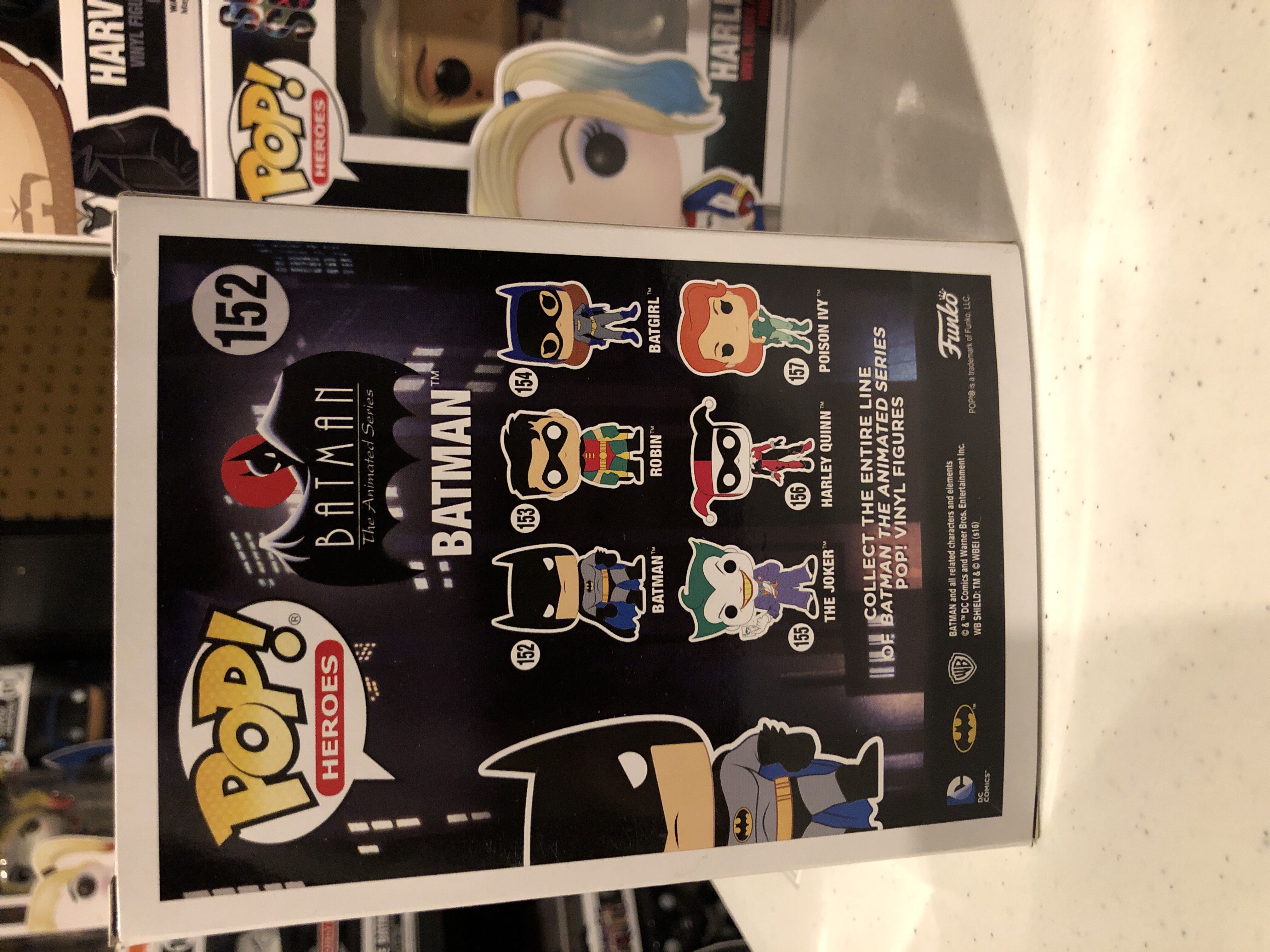 Batman  - DC Universe vinyl figure collectible [Barcode 889698115704] - Main Image 3