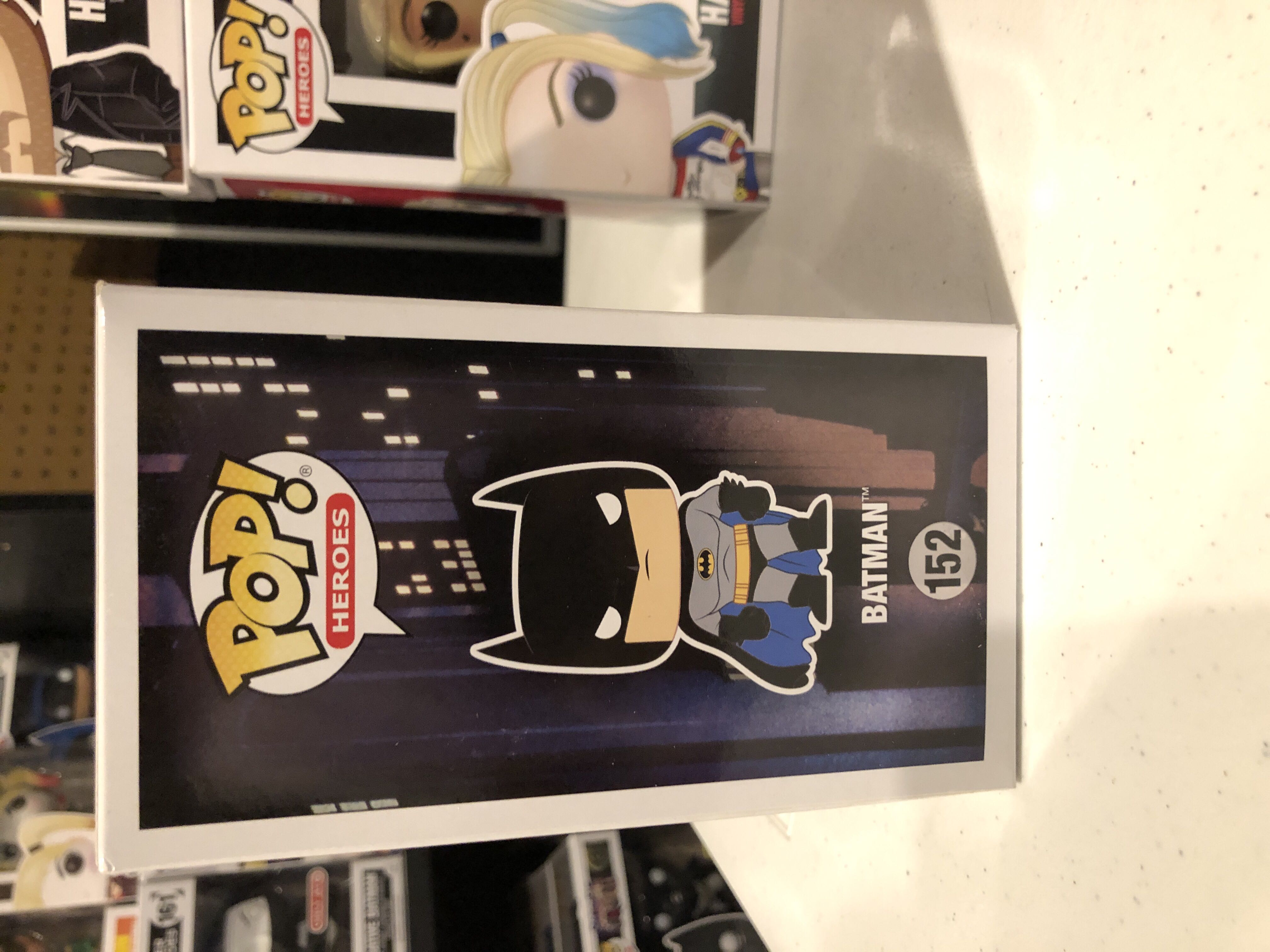 Batman  - DC Universe vinyl figure collectible [Barcode 889698115704] - Main Image 4